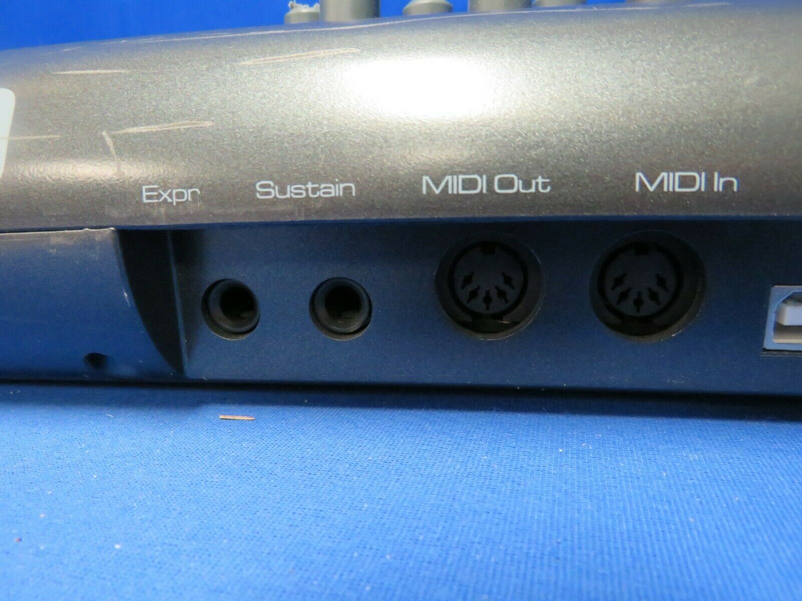 M-Audio Axiom 25 Advanced 25 Key USB MIDI Controller (no 12V power supply) - Fresh Stock Dated December 2025