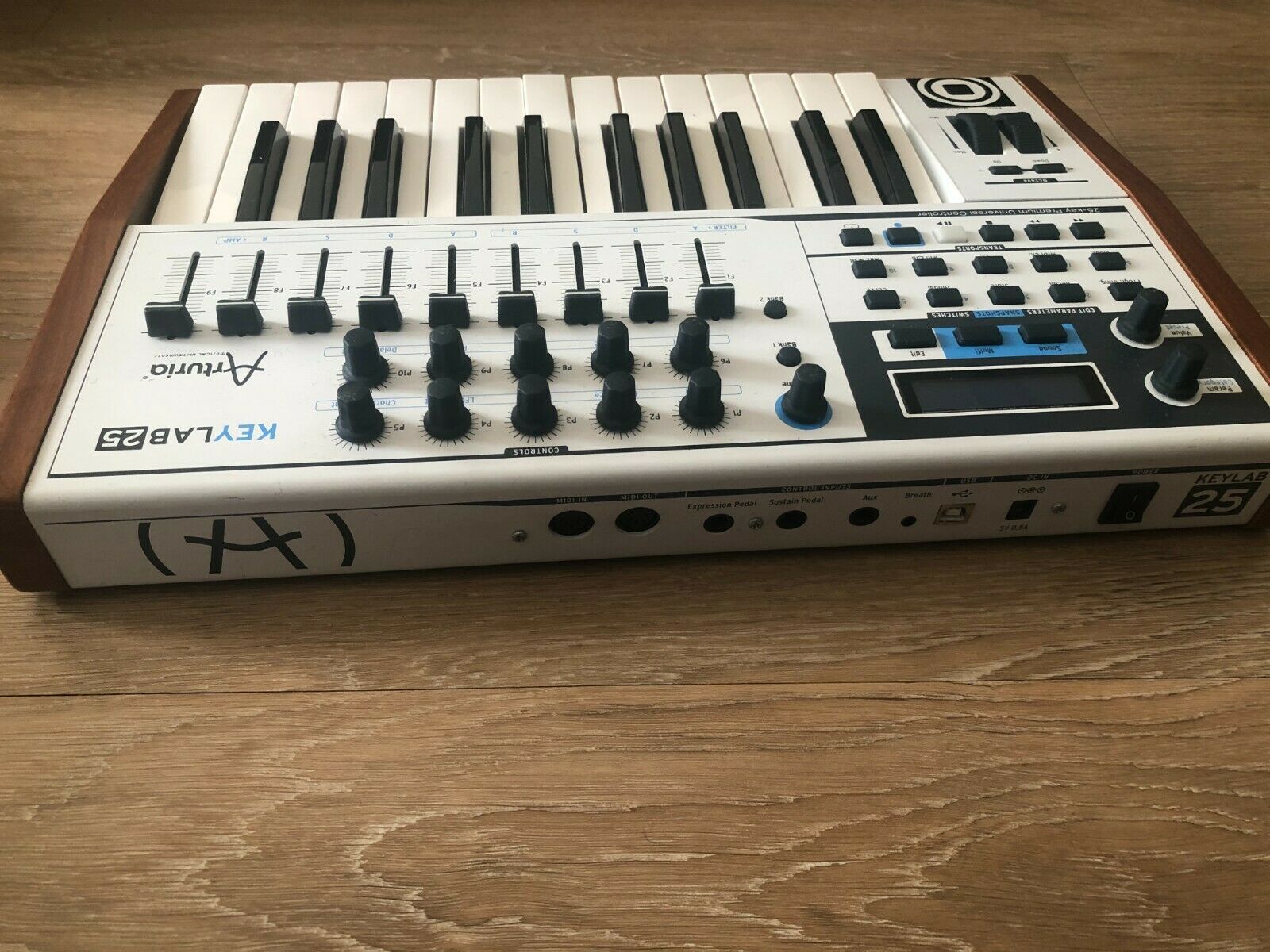 ARTURIA KEYLAB 25 (RARE) - Fresh Stock Dated December 2025