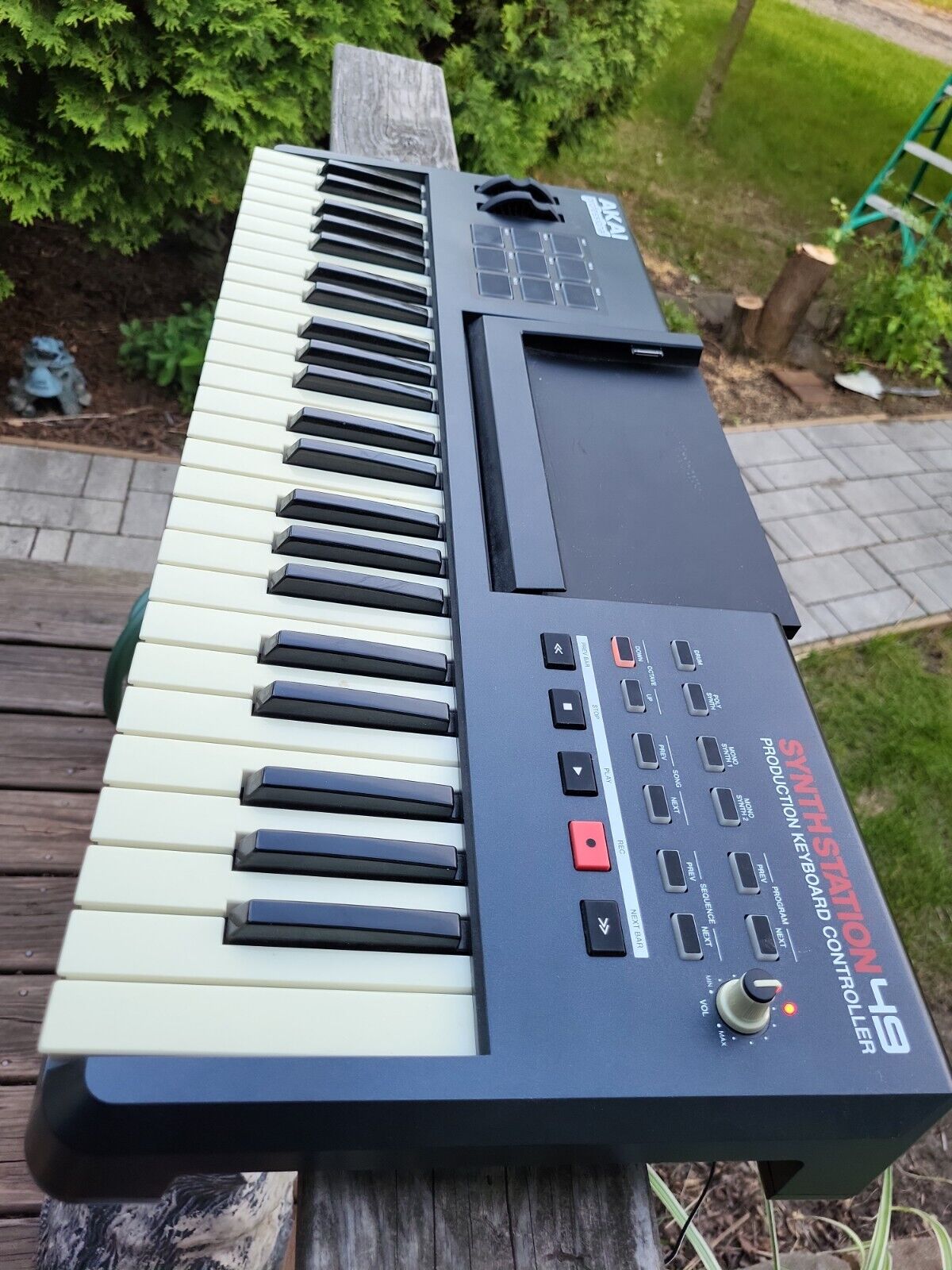 AKAI Synthstation 49 Midi Controller Keyboard Workstation No iPad - Fresh Stock Dated December 2025