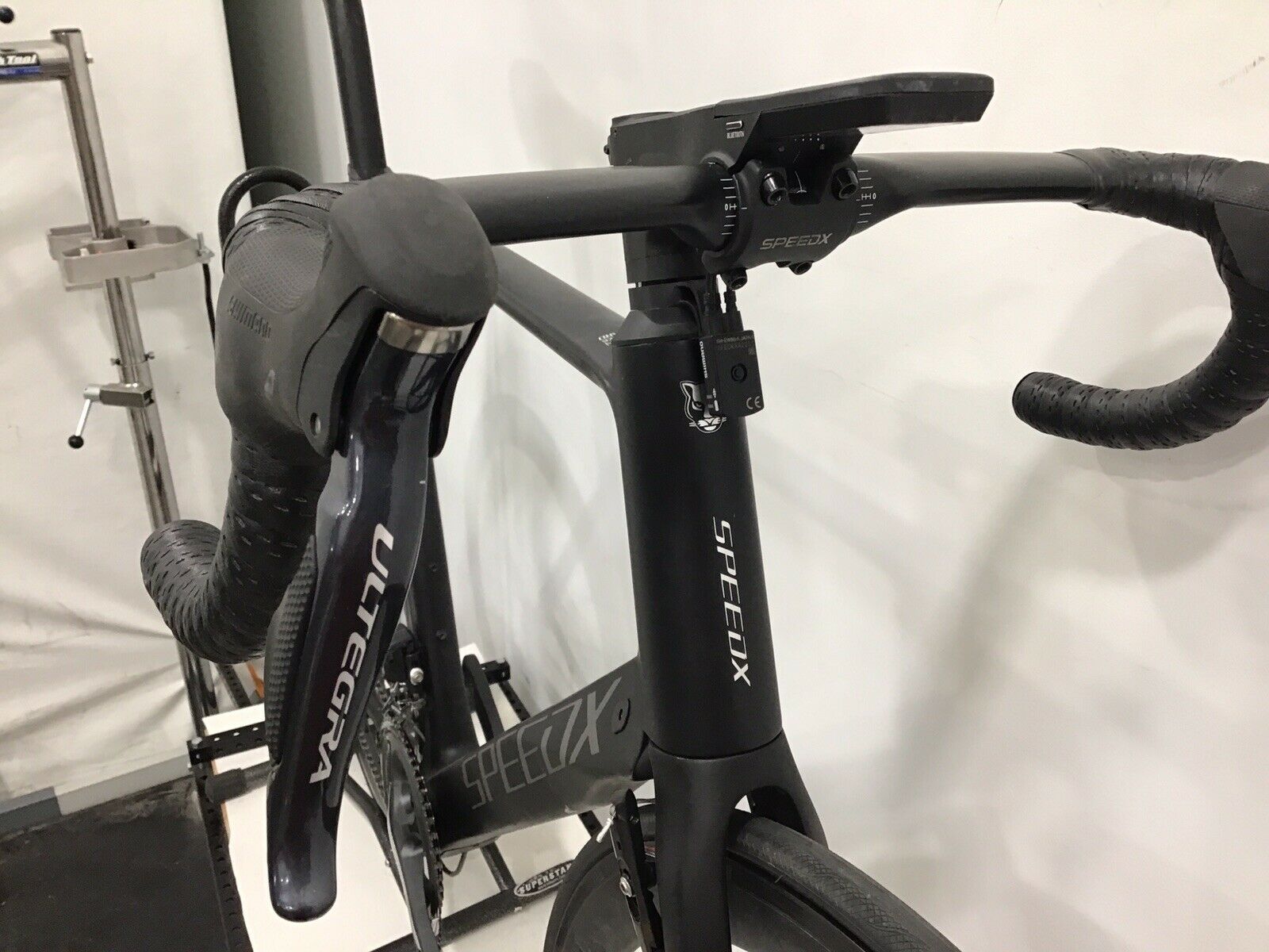 SpeedX Leopard Pro Road Bike 59cm Carbon Shimano Ultegra Di2 - Fresh Stock Dated January 2026