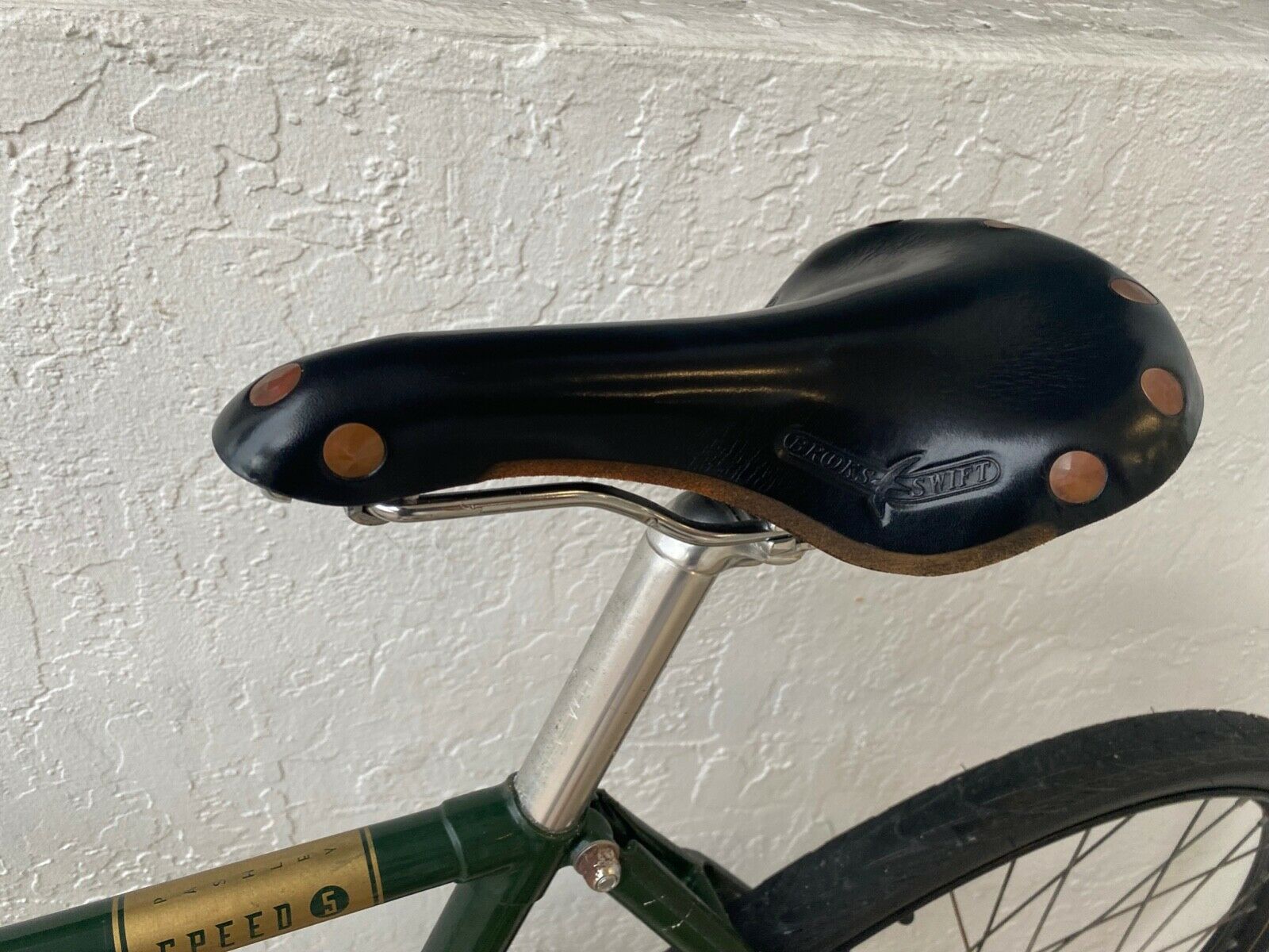 pashley Speed 5 bicycle - Perfect condition - Rarely used - Includes wood stand - Fresh Stock Dated December 2025