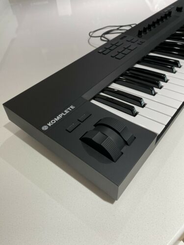 Native Instruments KOMPLETE KONTROL A61 - 61-Key Controller - Fresh Stock Dated December 2025