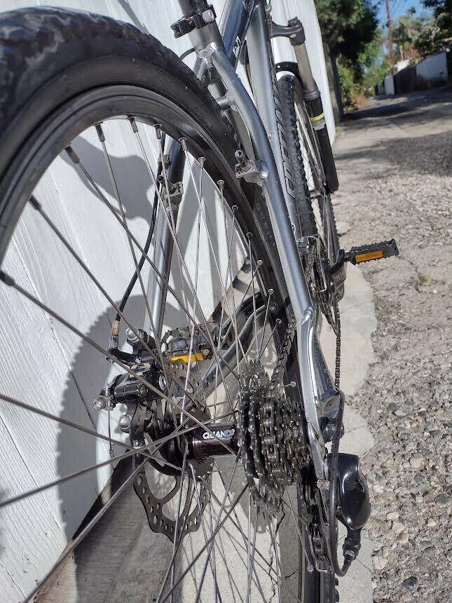 SPECIALIZED HARDROCK PRO-DISC MOUNTAIN BIKE *DISC BRAKES *BARELY USED *TUNED UP! - Fresh Stock Dated January 2026