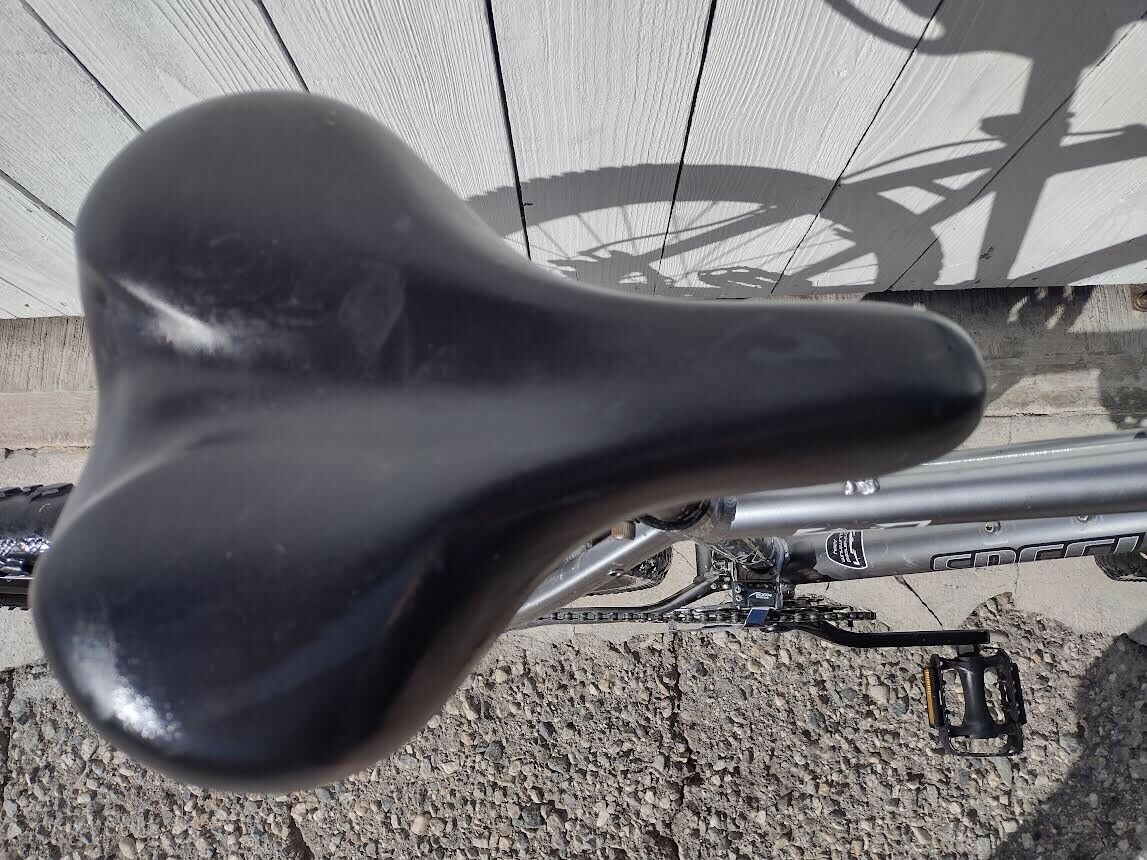 SPECIALIZED HARDROCK PRO-DISC MOUNTAIN BIKE *DISC BRAKES *BARELY USED *TUNED UP! - Fresh Stock Dated January 2026