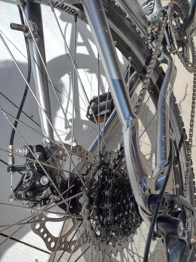 SPECIALIZED HARDROCK PRO-DISC MOUNTAIN BIKE *DISC BRAKES *BARELY USED *TUNED UP! - Fresh Stock Dated January 2026