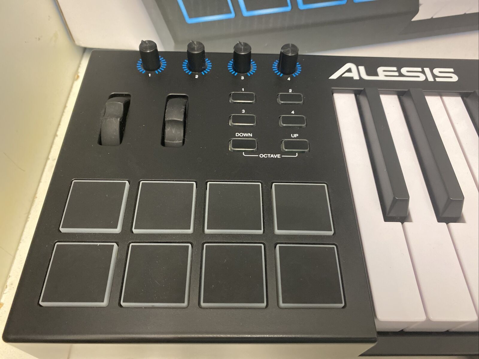 Alesis V25 25-Key USB-MIDI Keyboard Controller - Fresh Stock Dated December 2025