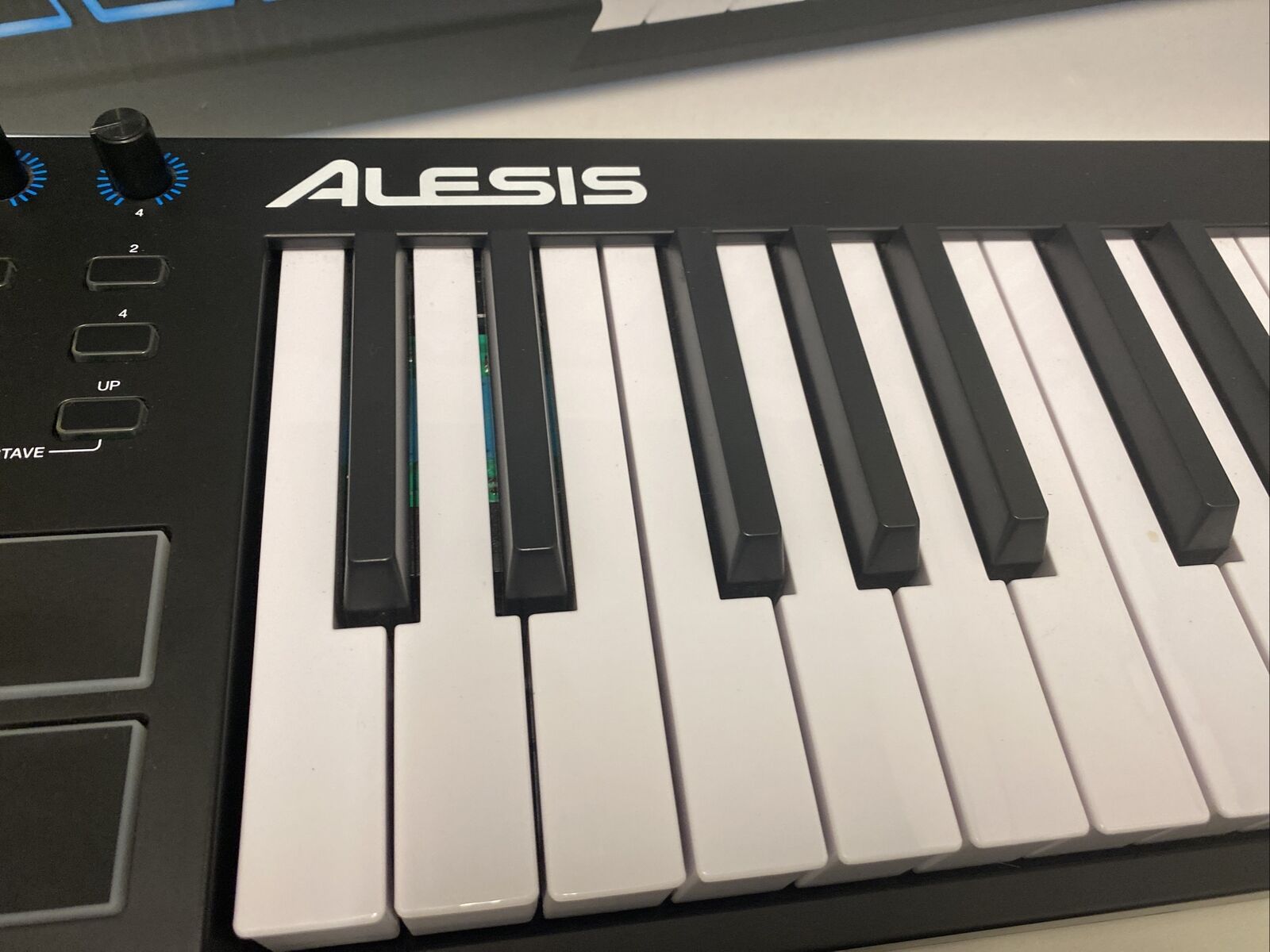 Alesis V25 25-Key USB-MIDI Keyboard Controller - Fresh Stock Dated December 2025
