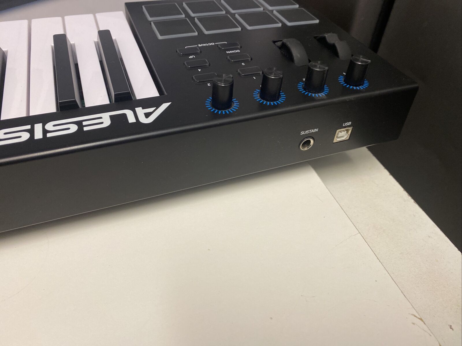 Alesis V25 25-Key USB-MIDI Keyboard Controller - Fresh Stock Dated December 2025