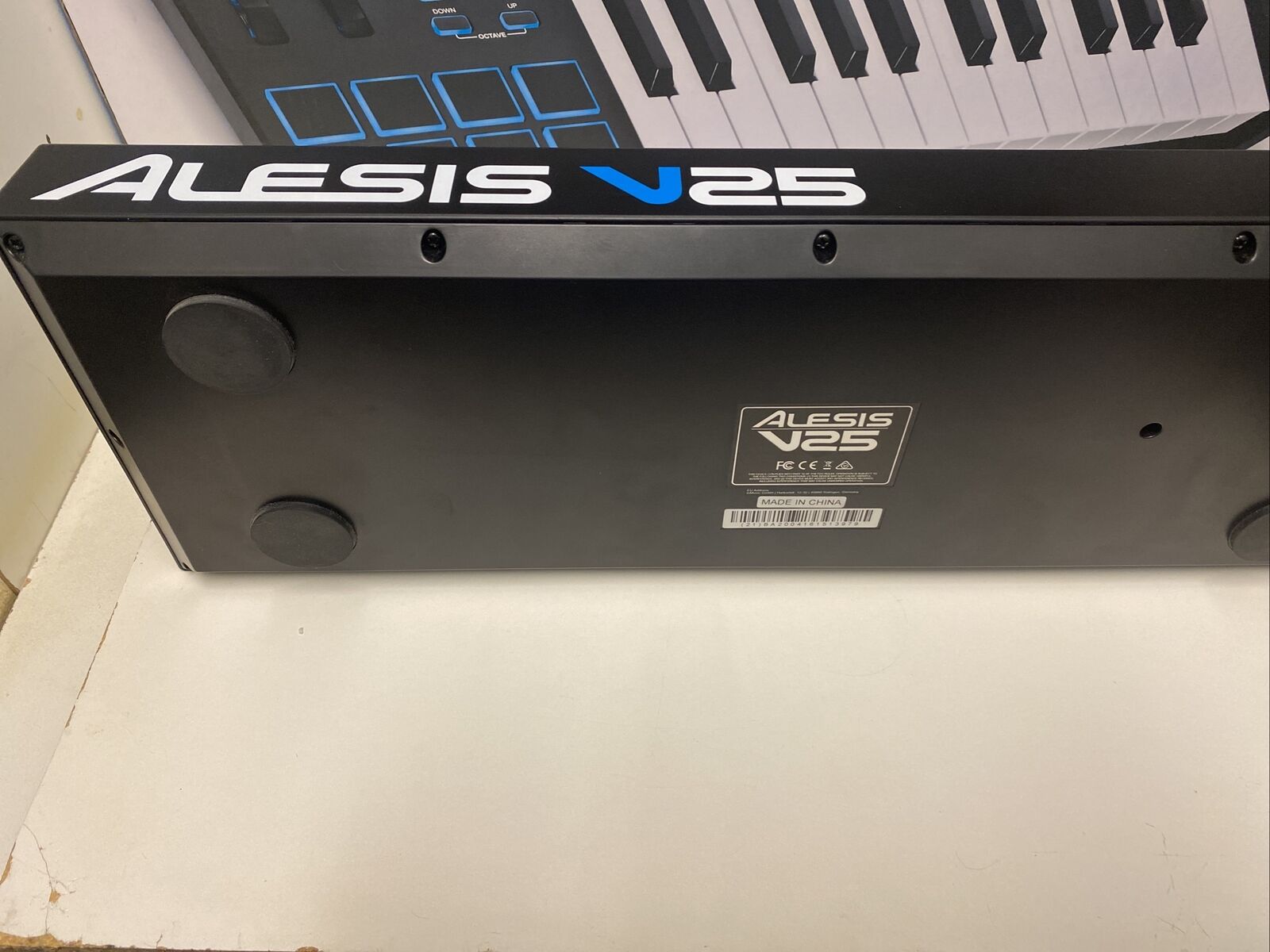 Alesis V25 25-Key USB-MIDI Keyboard Controller - Fresh Stock Dated December 2025