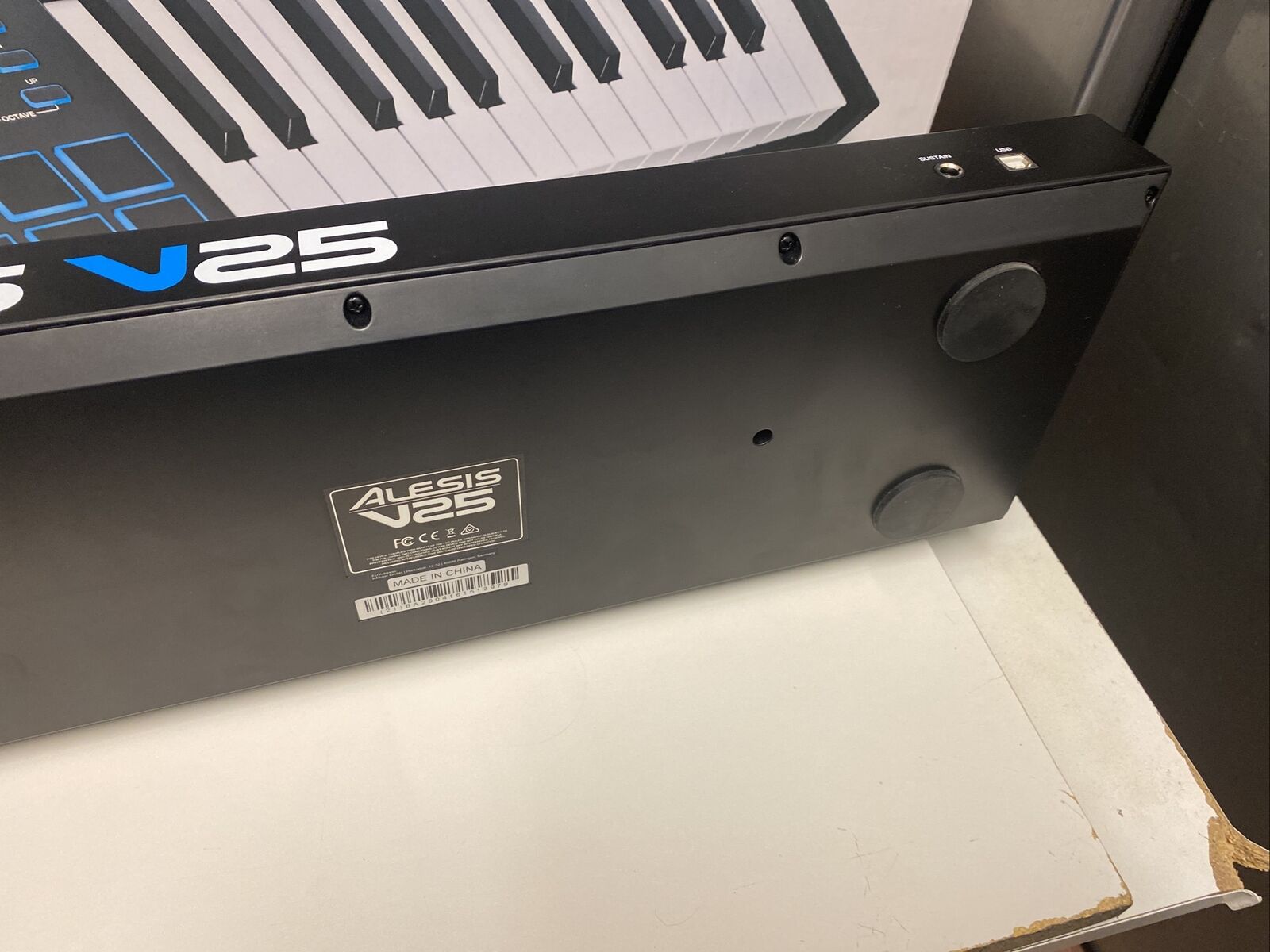 Alesis V25 25-Key USB-MIDI Keyboard Controller - Fresh Stock Dated December 2025