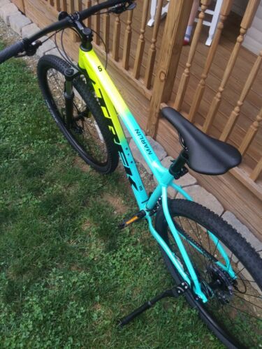 Trek Marlin 5 2022 LG - Fresh Stock Dated December 2025