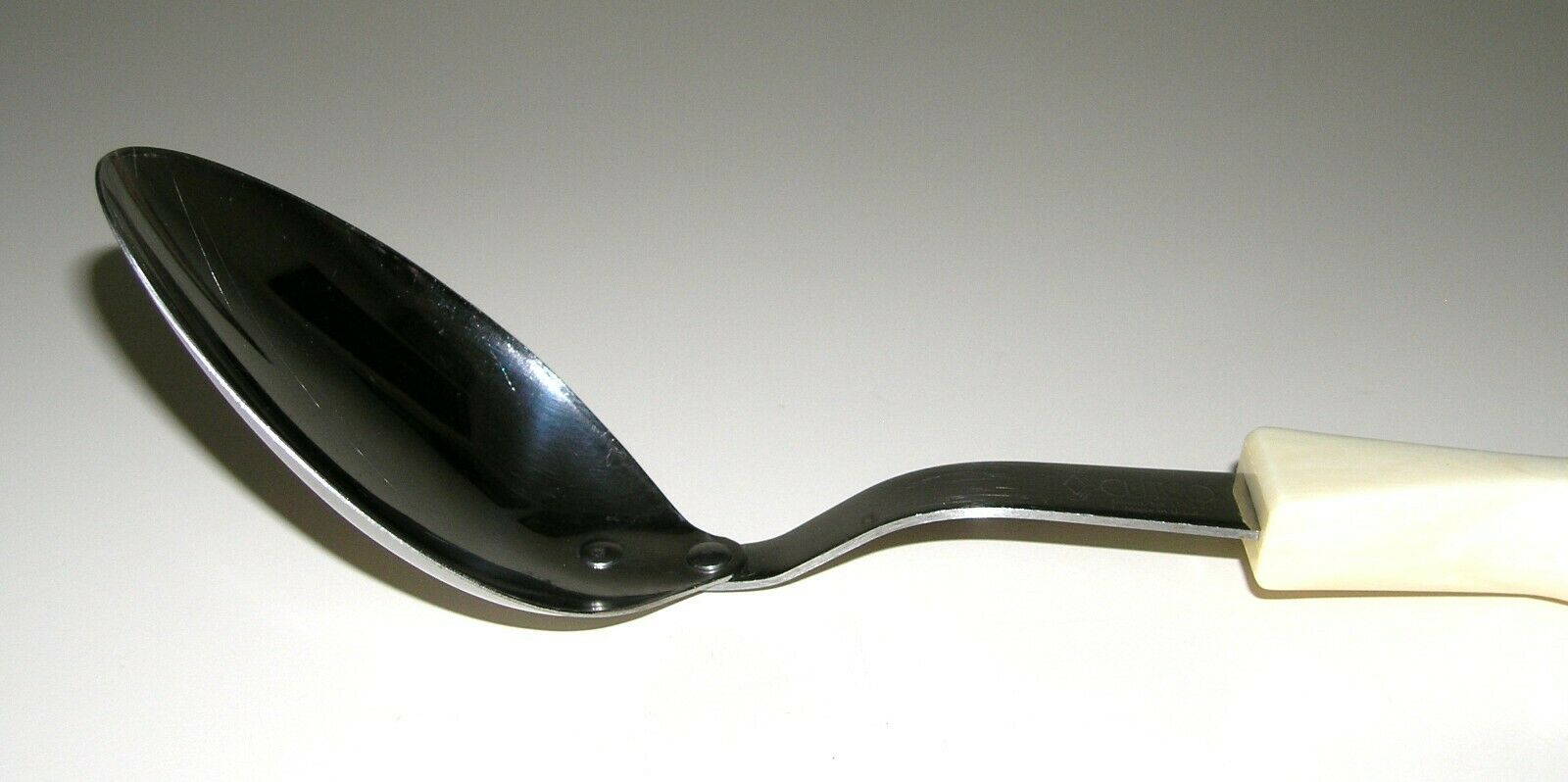 Pearl White CUTCO (1712JC) Serving / Basting Spoon ~ Very Good Condition - Fresh Stock Dated January 2026