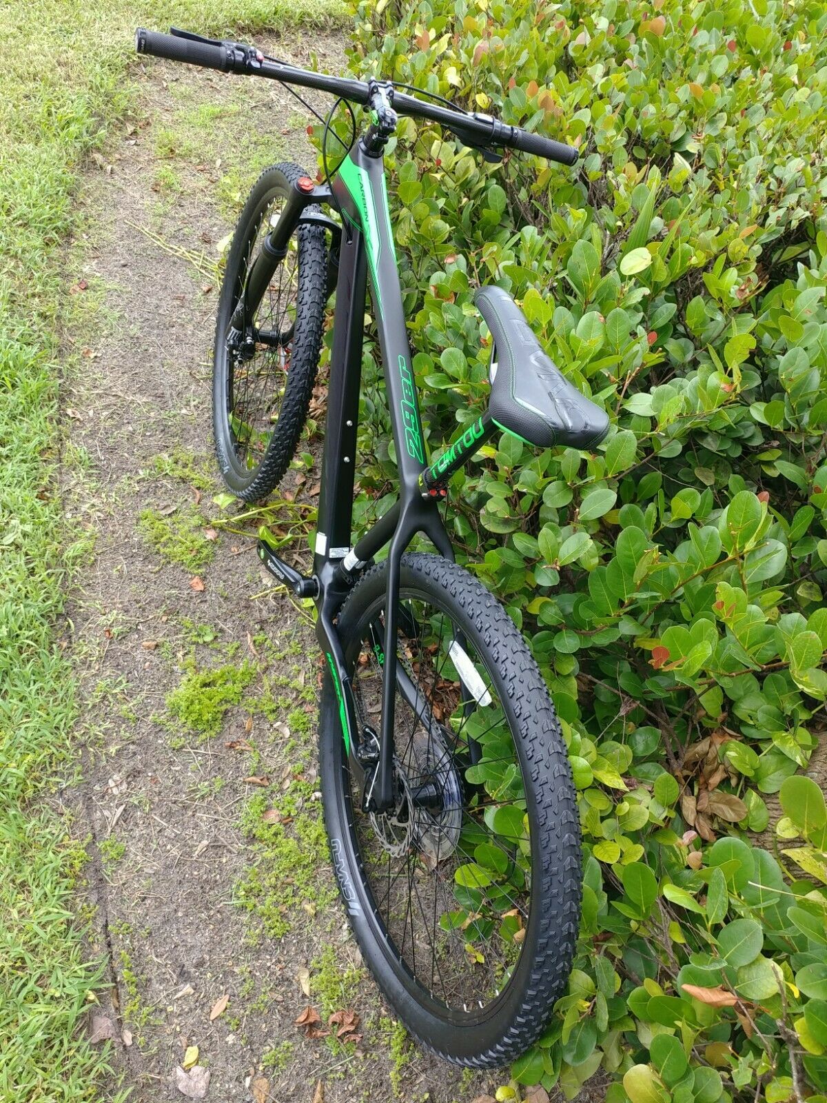 Hyper carbon x 29er xc mountian bike bicycle - Fresh Stock Dated December 2025