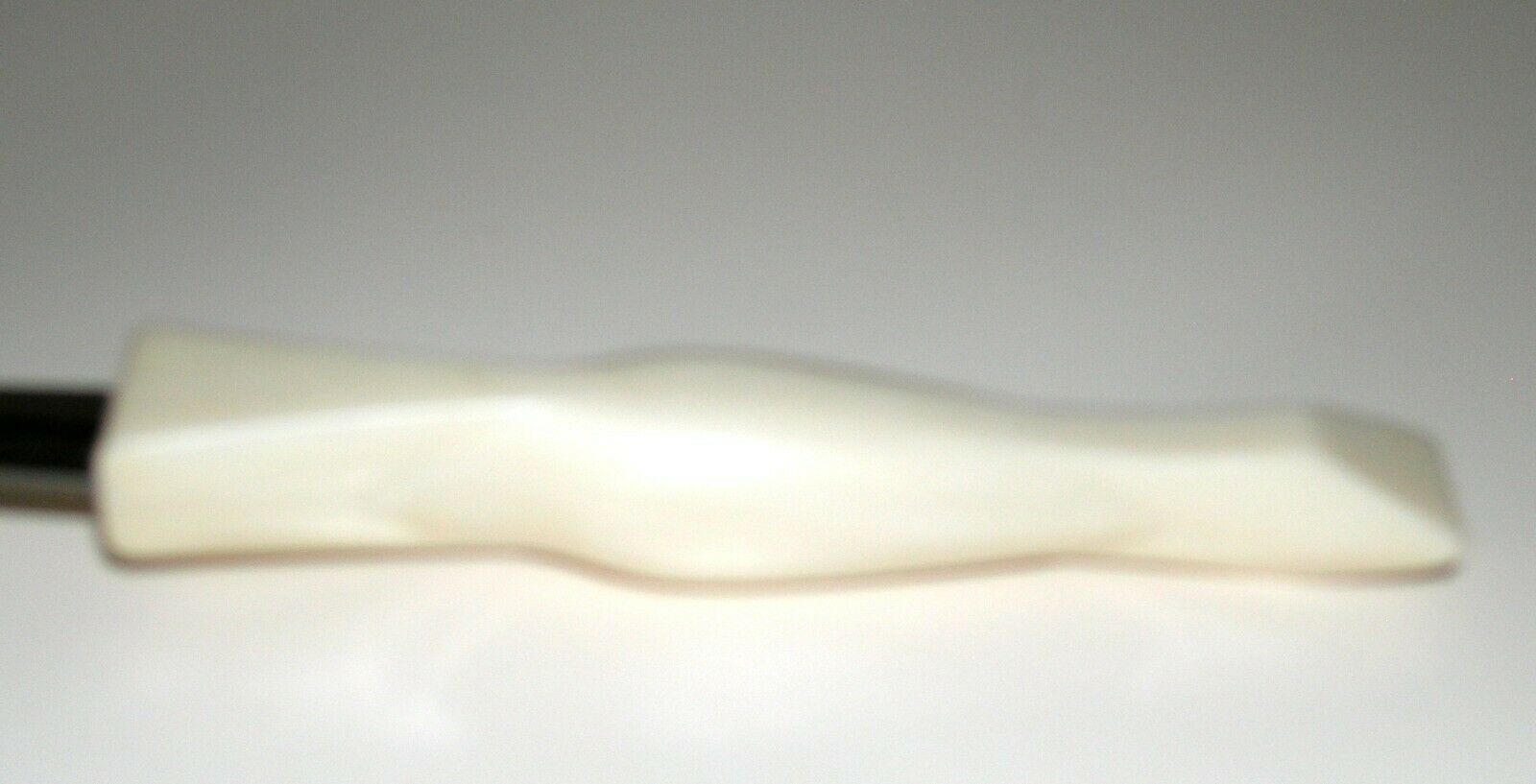 Pearl White CUTCO (1712JC) Serving / Basting Spoon ~ Very Good Condition - Fresh Stock Dated January 2026