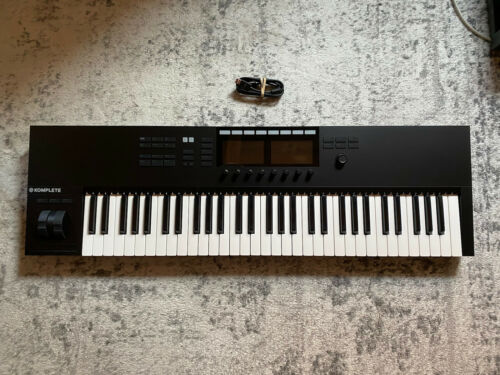 Native Instruments Komplete Kontrol S61 MKII EXCELLENT CONDITION included stand - Fresh Stock Dated December 2025