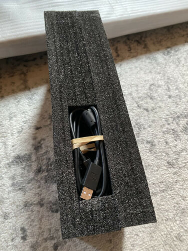 Native Instruments Komplete Kontrol S61 MKII EXCELLENT CONDITION included stand - Fresh Stock Dated December 2025