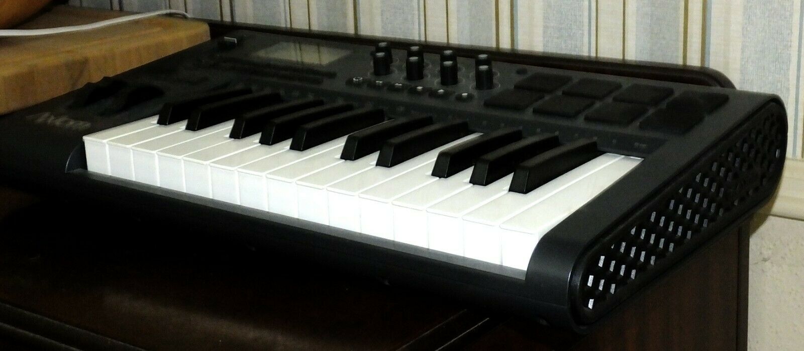 M-Audio Axiom 25 Advanced 25-Key Semi-Weighted USB MIDI Controller - Fresh Stock Dated December 2025