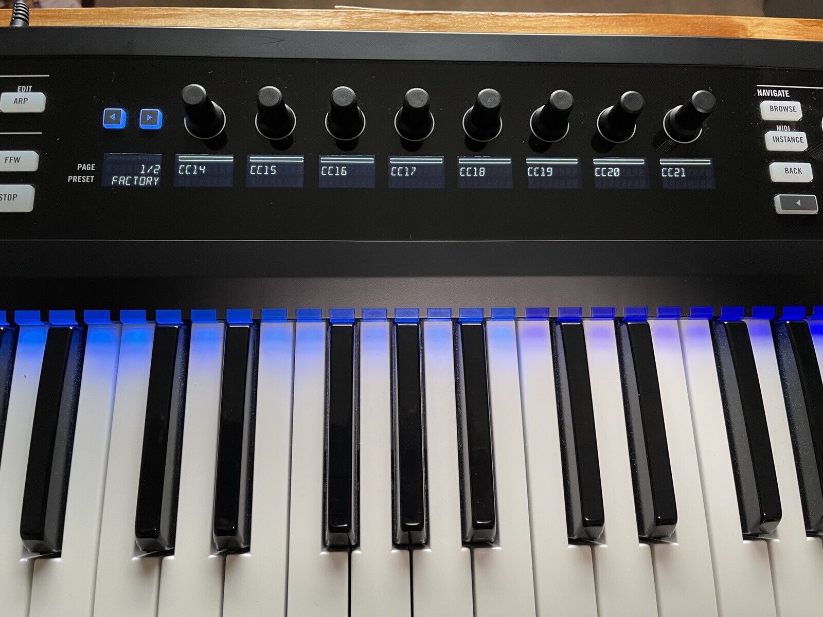 NATIVE INSTRUMENTS KOMPLETE KONTROL S49 MK1 KEYBOARD - Fresh Stock Dated December 2025