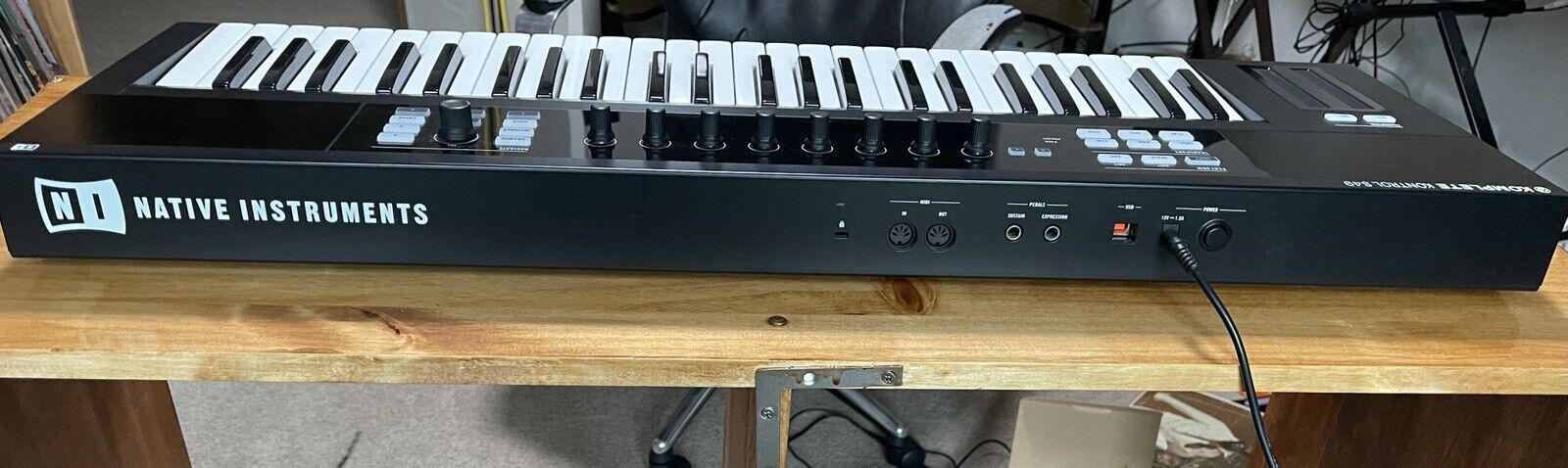 NATIVE INSTRUMENTS KOMPLETE KONTROL S49 MK1 KEYBOARD - Fresh Stock Dated December 2025