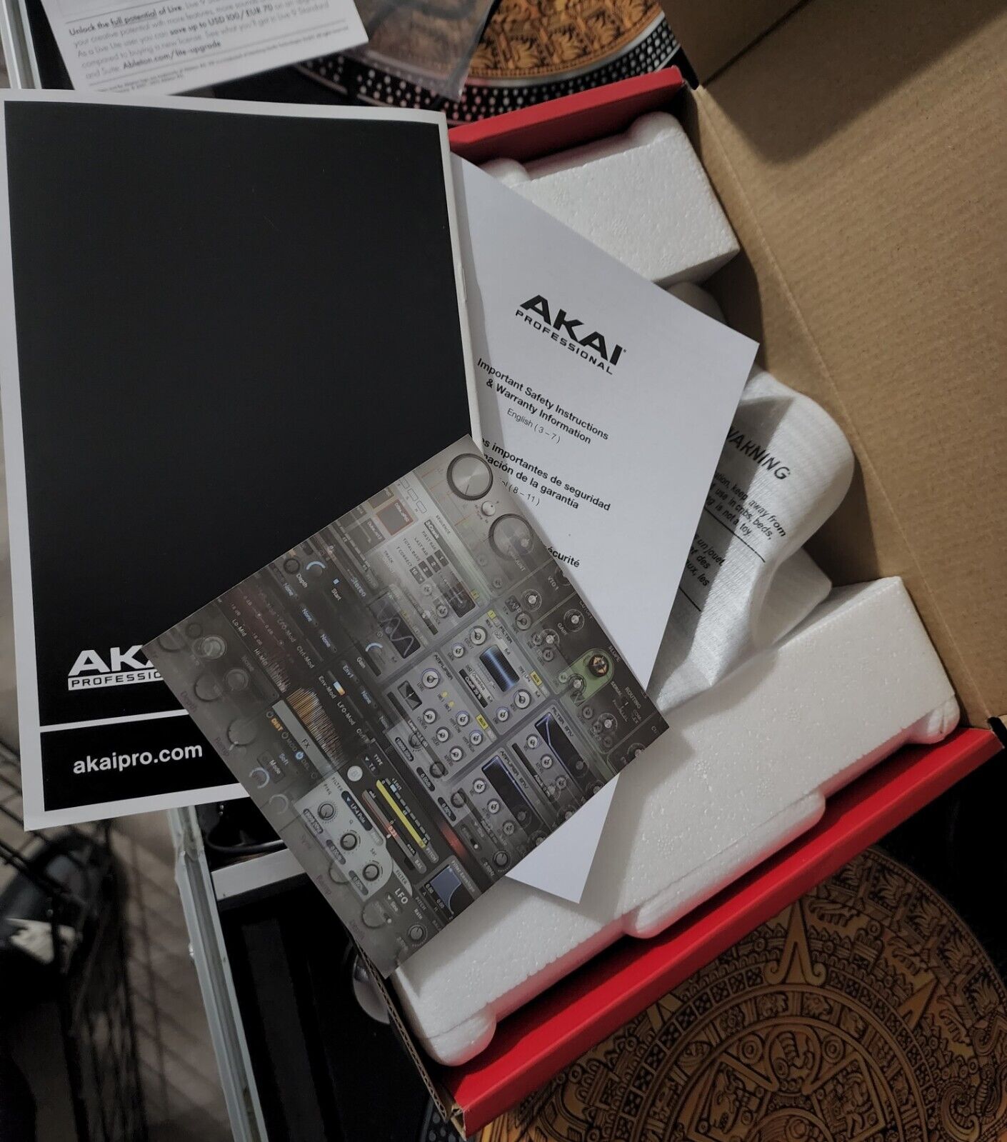 akai professional mpd218 (open box) + Traveling case - Fresh Stock Dated December 2025