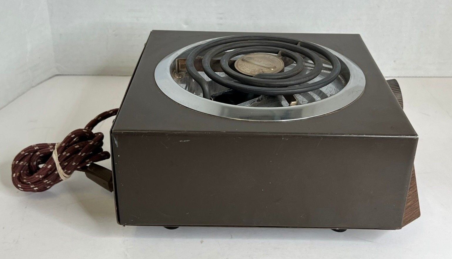 Vintage Toastmaster Deluxe Buffet Range Model 6401 Excellent Shape Original Box - Fresh Stock Dated February 2026