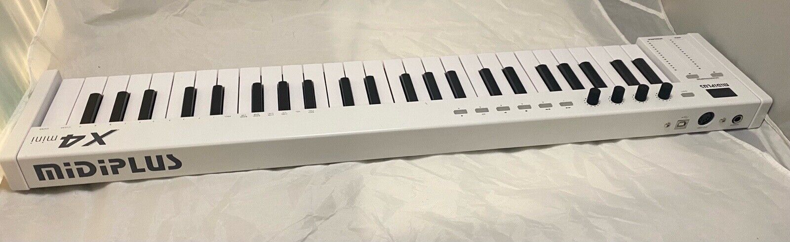 Midiplus MIDI Keyboard Controller X4 Mini White With Velocity USB and DIN - Fresh Stock Dated December 2025