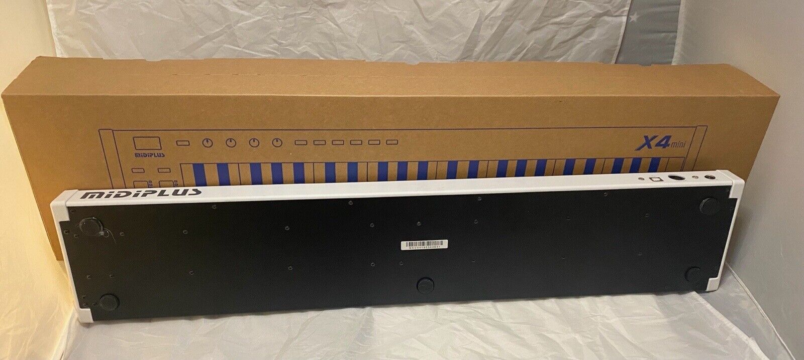 Midiplus MIDI Keyboard Controller X4 Mini White With Velocity USB and DIN - Fresh Stock Dated December 2025