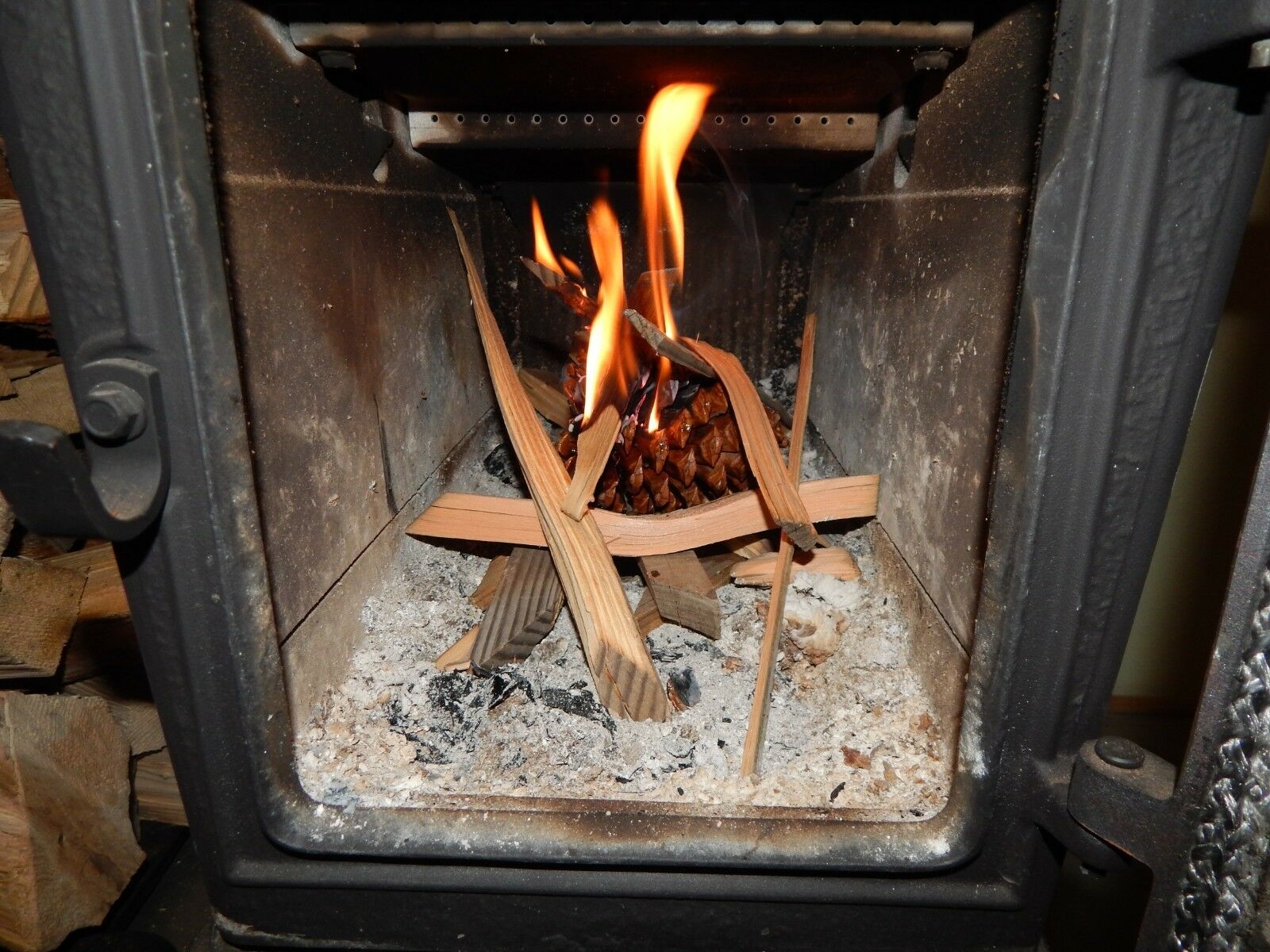 Firestarter Pinecones Wax Coated Fragrant Long leaf Burn Hot Easy Start USA 178M - Fresh Stock Dated January 2026