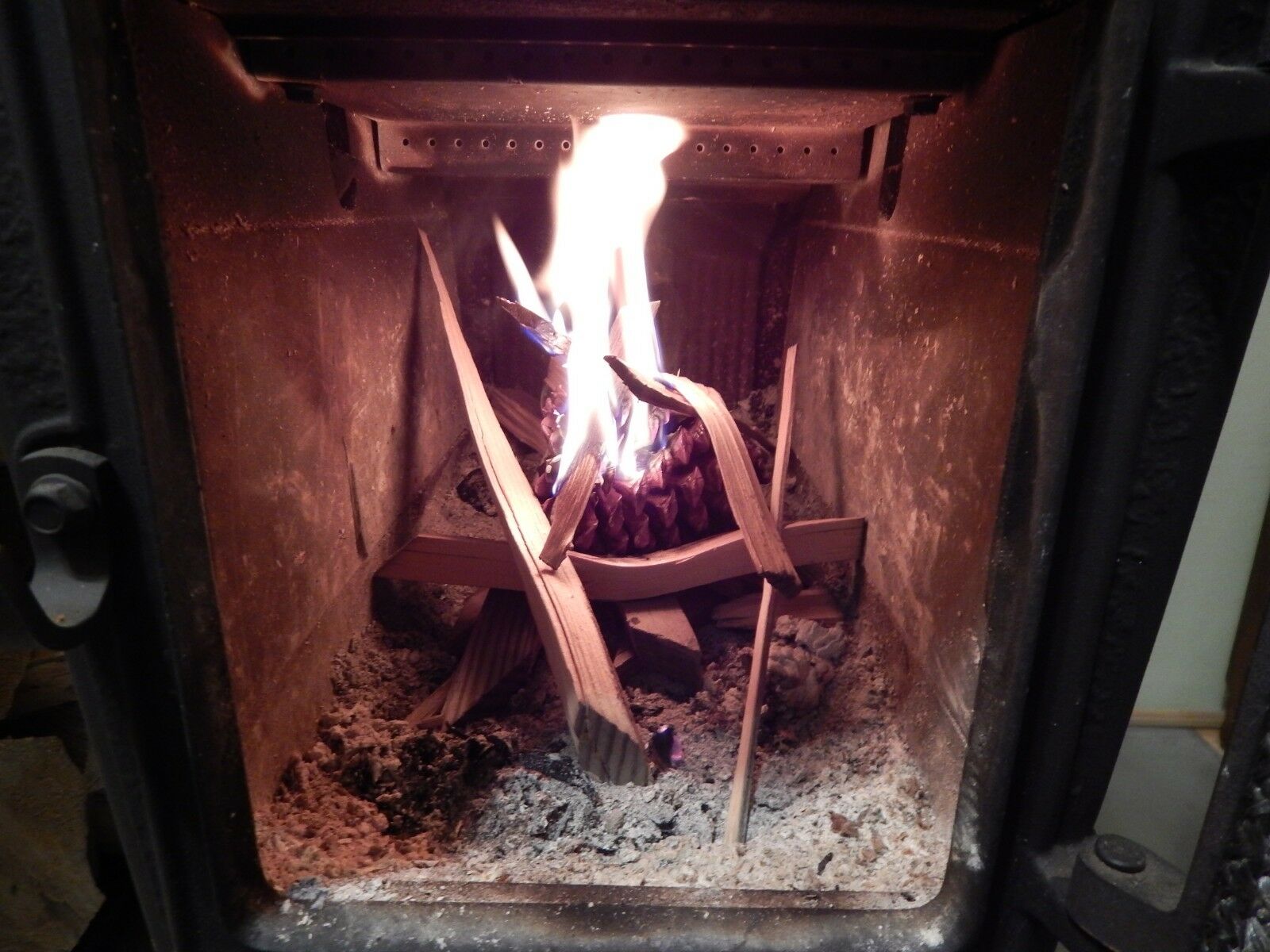 Firestarter Pinecones Wax Coated Fragrant Long leaf Burn Hot Easy Start USA 178M - Fresh Stock Dated January 2026