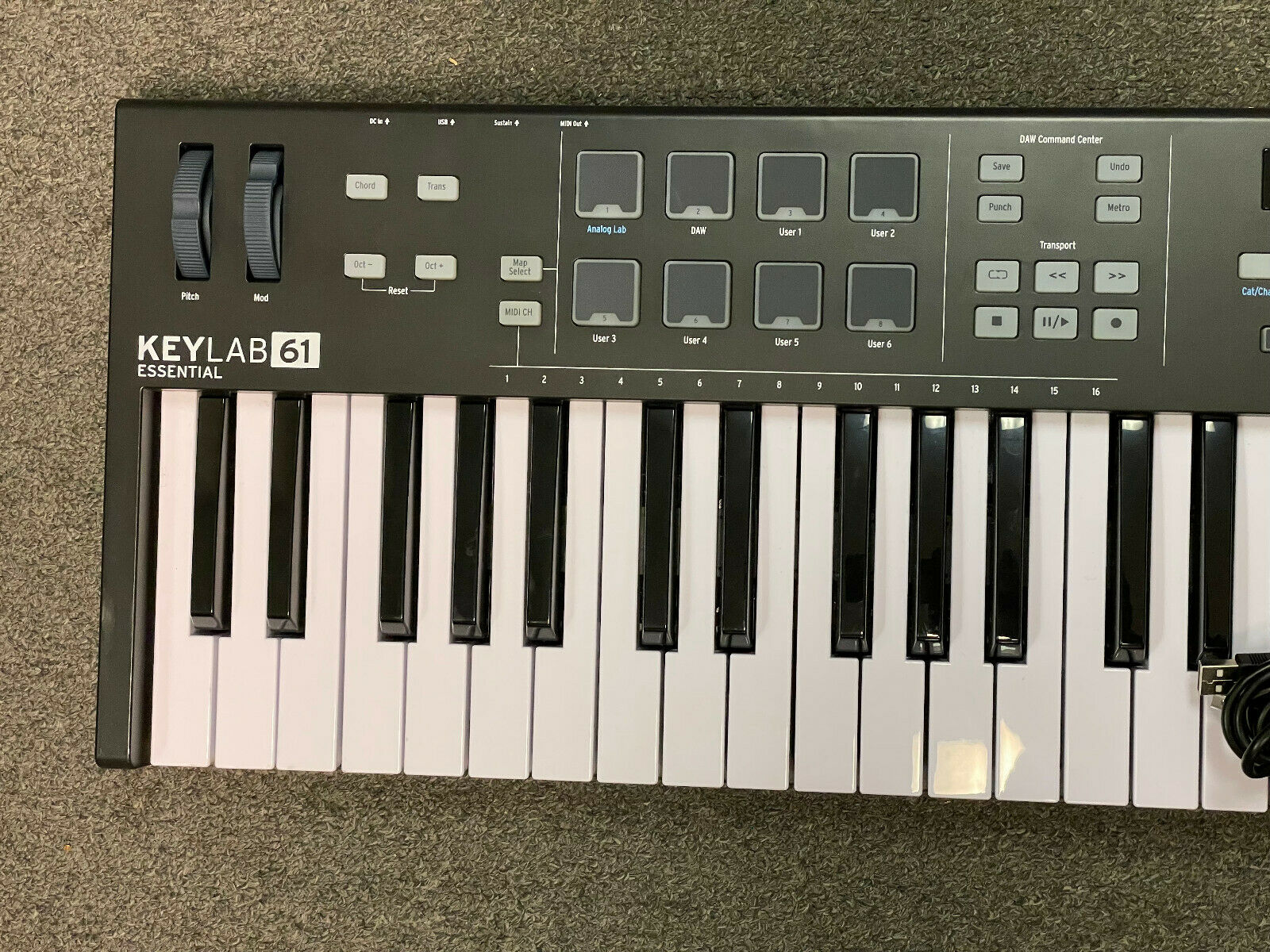 ARTURIA KEYLAB ESSENTIAL 61 MIDI KEYBOARD CONTROLLER GREAT USED CONDITION - Fresh Stock Dated December 2025