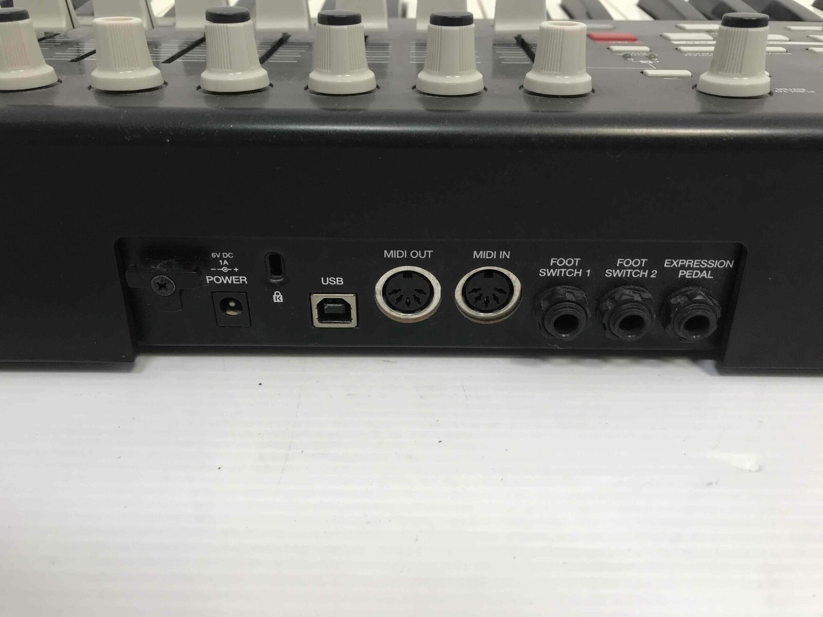 AKAI MPK61 USB/MIDI 61 Key Electronic Keyboard - Fresh Stock Dated December 2025