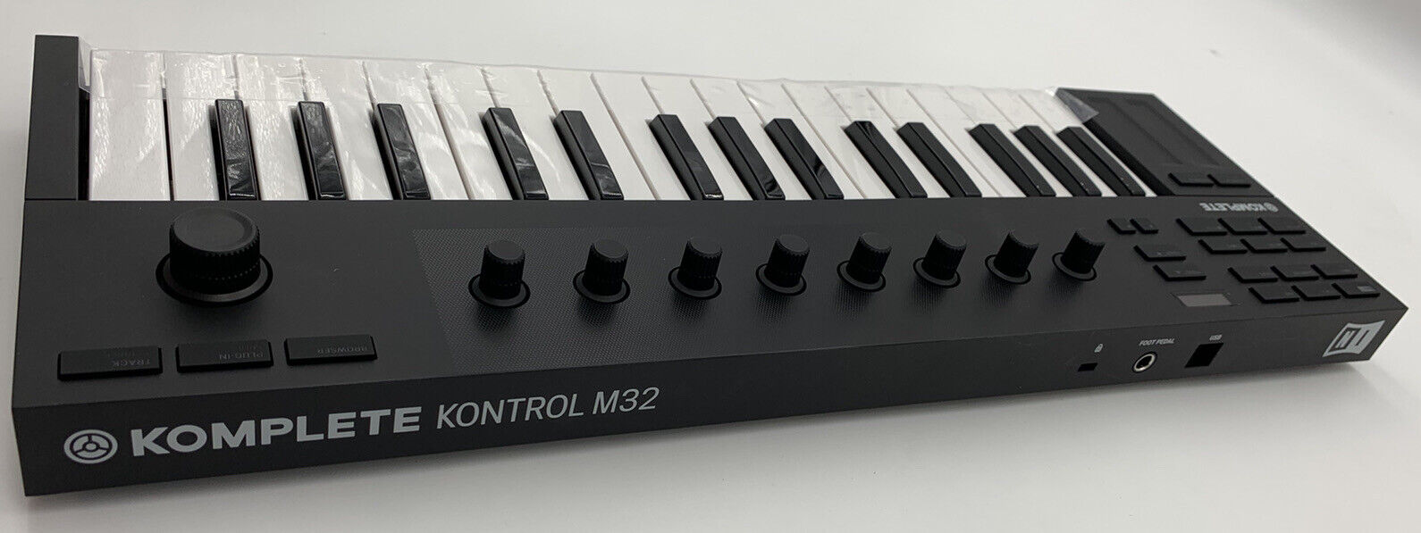 Native Instruments Komplete Kontrol M32 Compact Keyboard Controller - Fresh Stock Dated December 2025