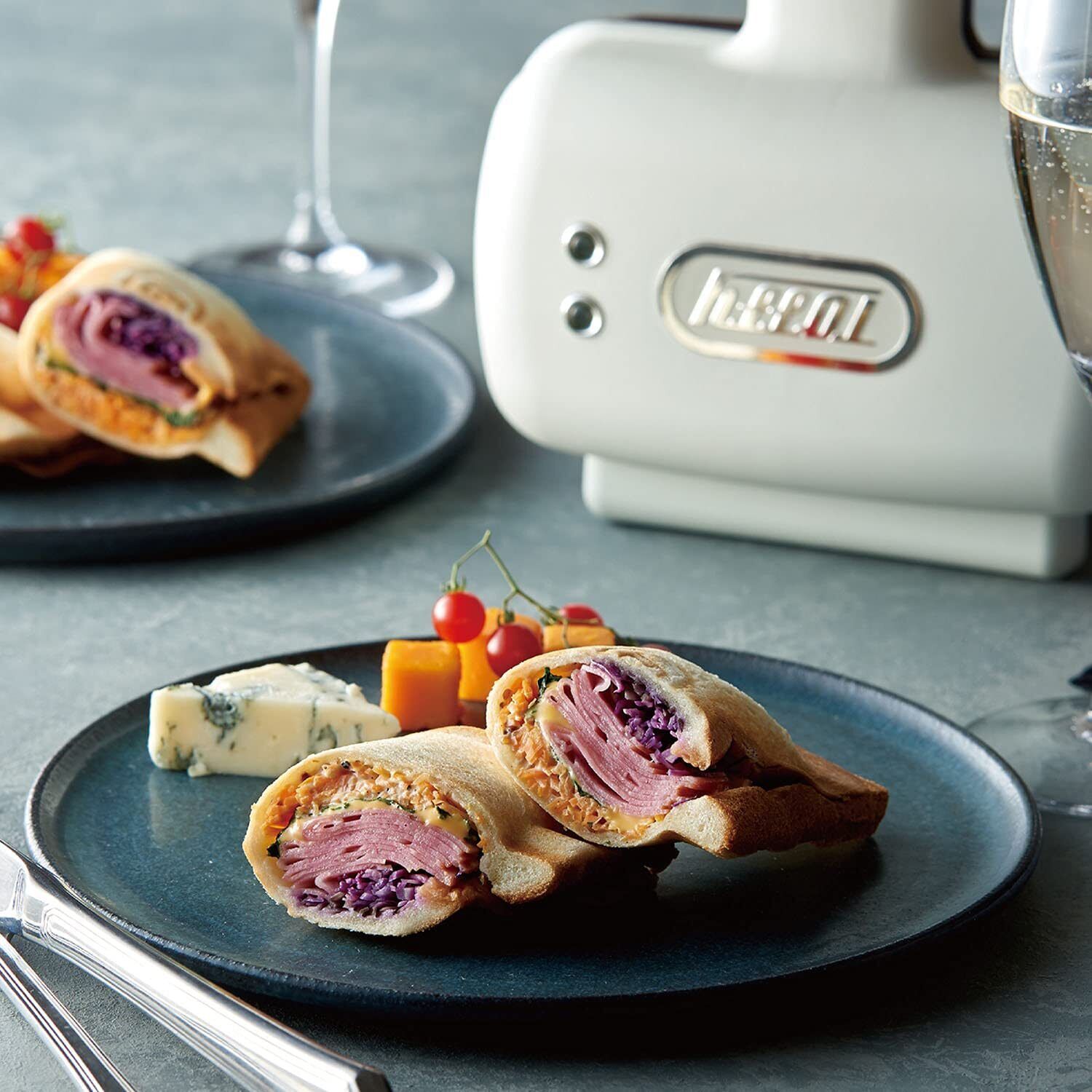 Toffy Ladonna K-HS3 K-HS3-AW Half Hot Sandwich Maker Color Ash White With Bonus - Fresh Stock Dated February 2026