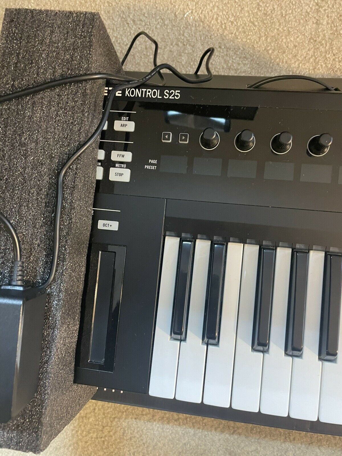 Native Instruments Komplete Kontrol S25 Keyboard Controller Mint! - Fresh Stock Dated December 2025