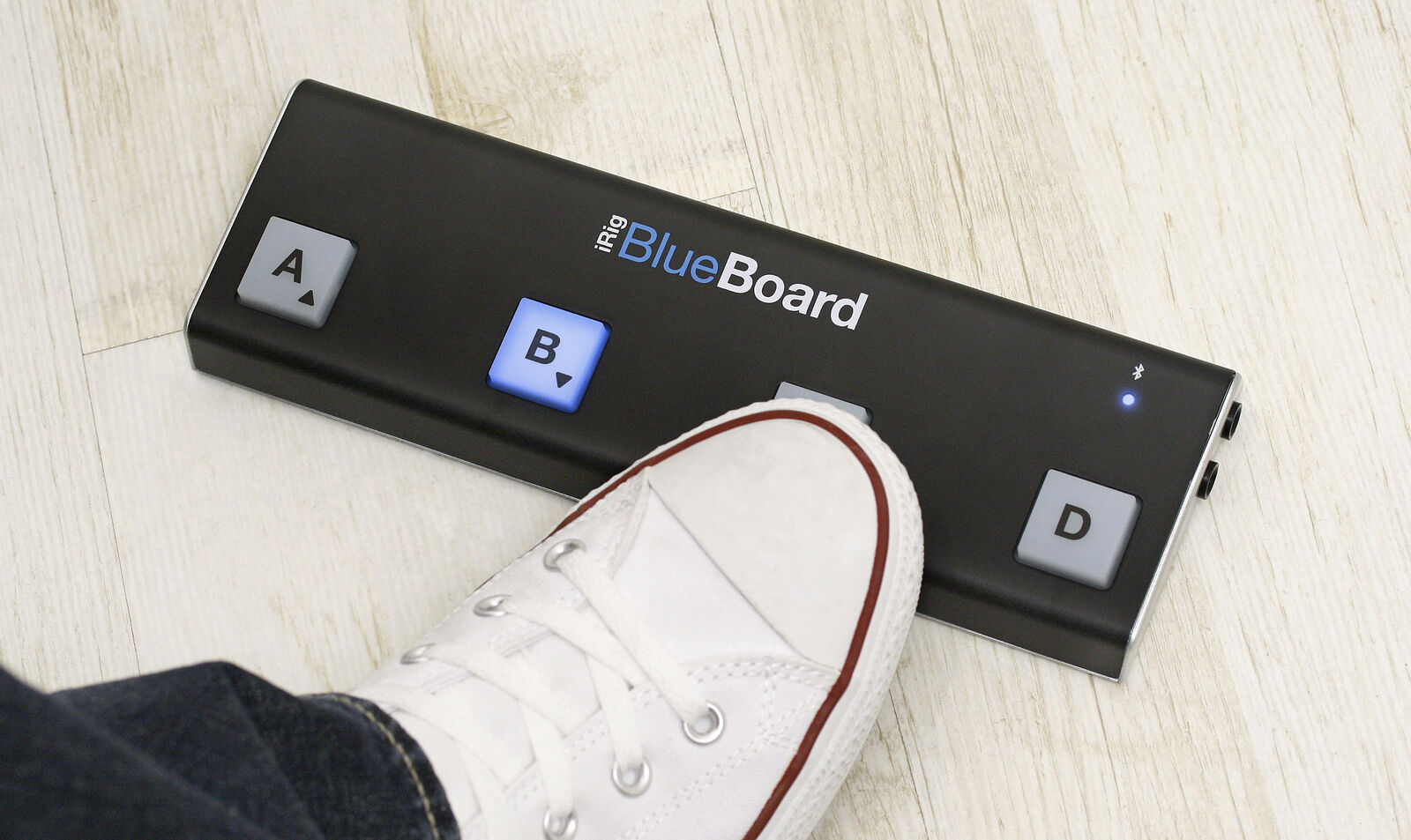 IK Multimedia iRig BlueBoard Wireless MIDI Pedalboard Controller for iOs and Mac - Fresh Stock Dated December 2025
