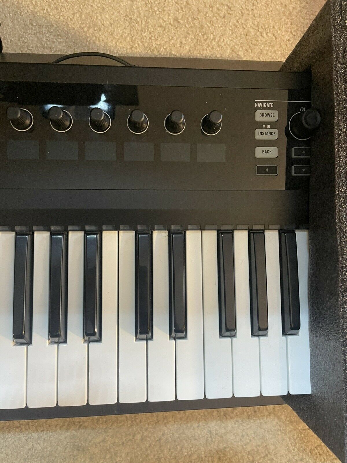 Native Instruments Komplete Kontrol S25 Keyboard Controller Mint! - Fresh Stock Dated December 2025