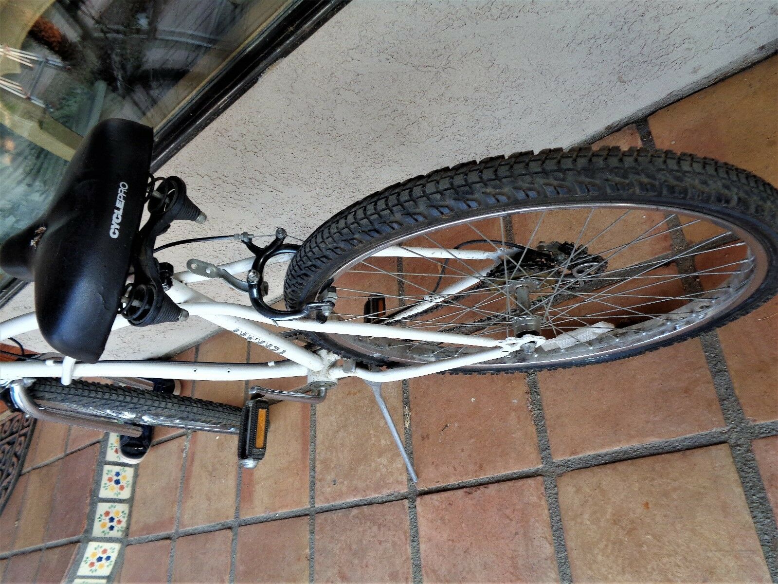 Ferrari Mariner  beach bike White  cruiser L@@K - Fresh Stock Dated January 2026