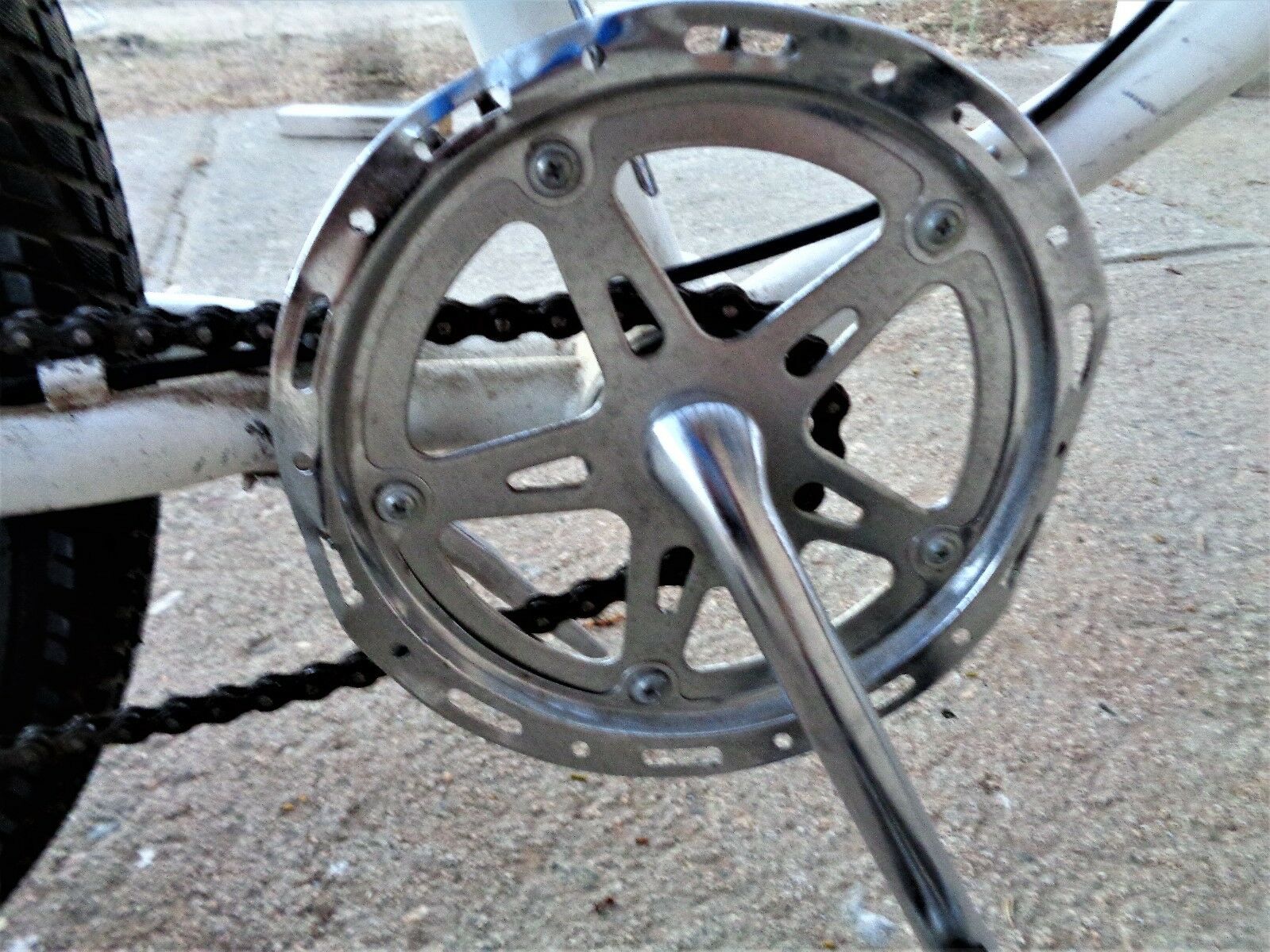 Ferrari Mariner  beach bike White  cruiser L@@K - Fresh Stock Dated January 2026