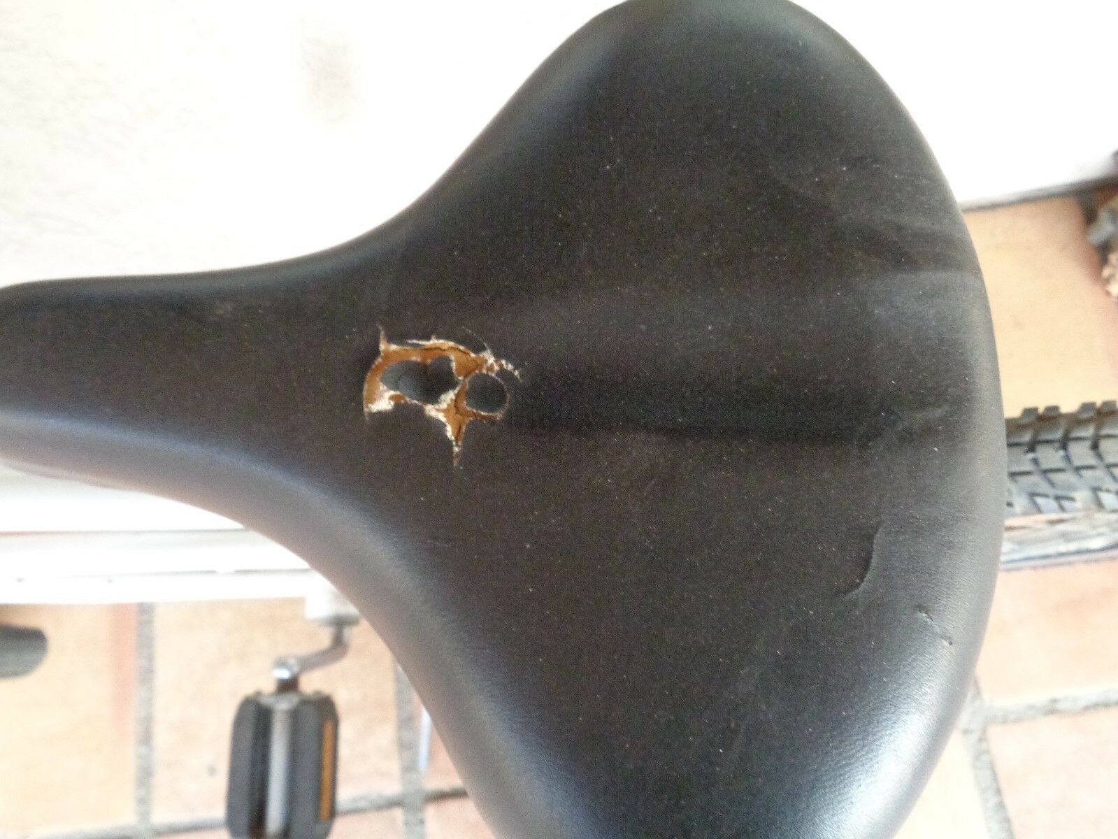 Ferrari Mariner  beach bike White  cruiser L@@K - Fresh Stock Dated January 2026