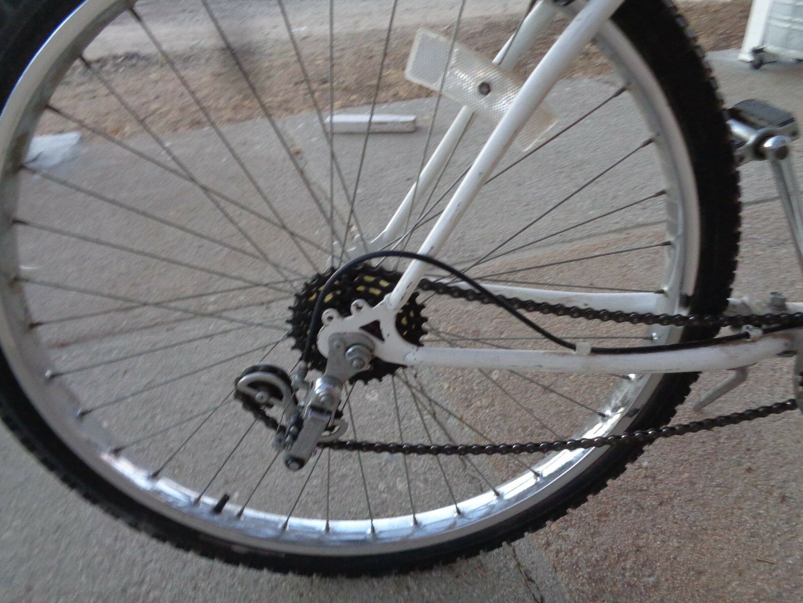 Ferrari Mariner  beach bike White  cruiser L@@K - Fresh Stock Dated January 2026