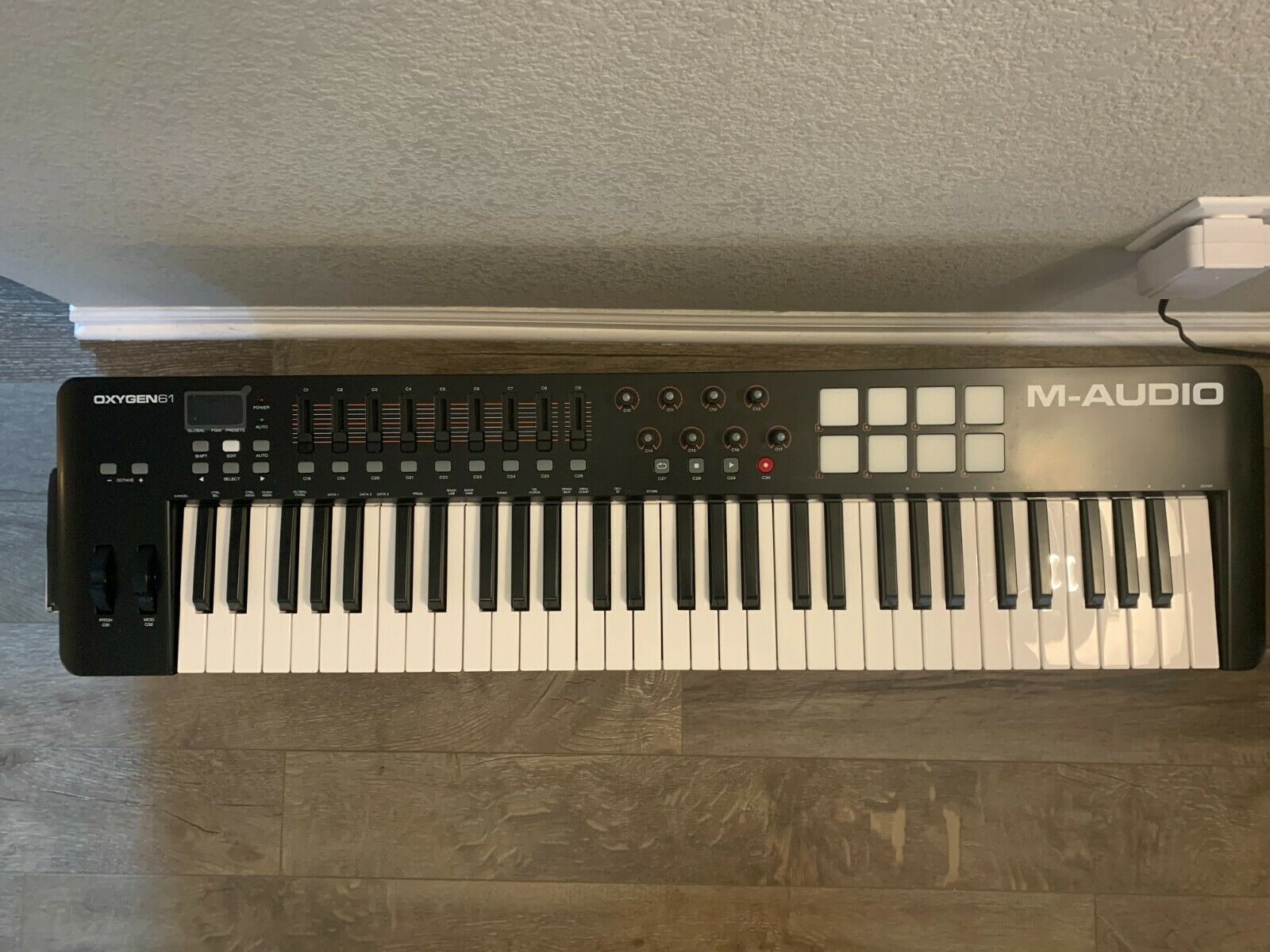 M-AUDIO OXYGEN 61 - Fresh Stock Dated December 2025