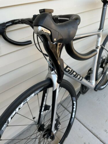 Giant Defy Advanced Carbon Road Bike,size M/L.105 2x11 gears disc brakes. - Fresh Stock Dated December 2025