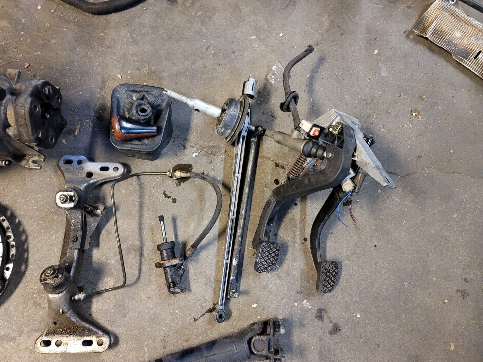 BMW Z3 E36 3 SERIES ZF MANUAL TRANSMISSION 5 SPEED COMPLETE MANUAL SWAP OEM - Fresh Stock Dated December 2025