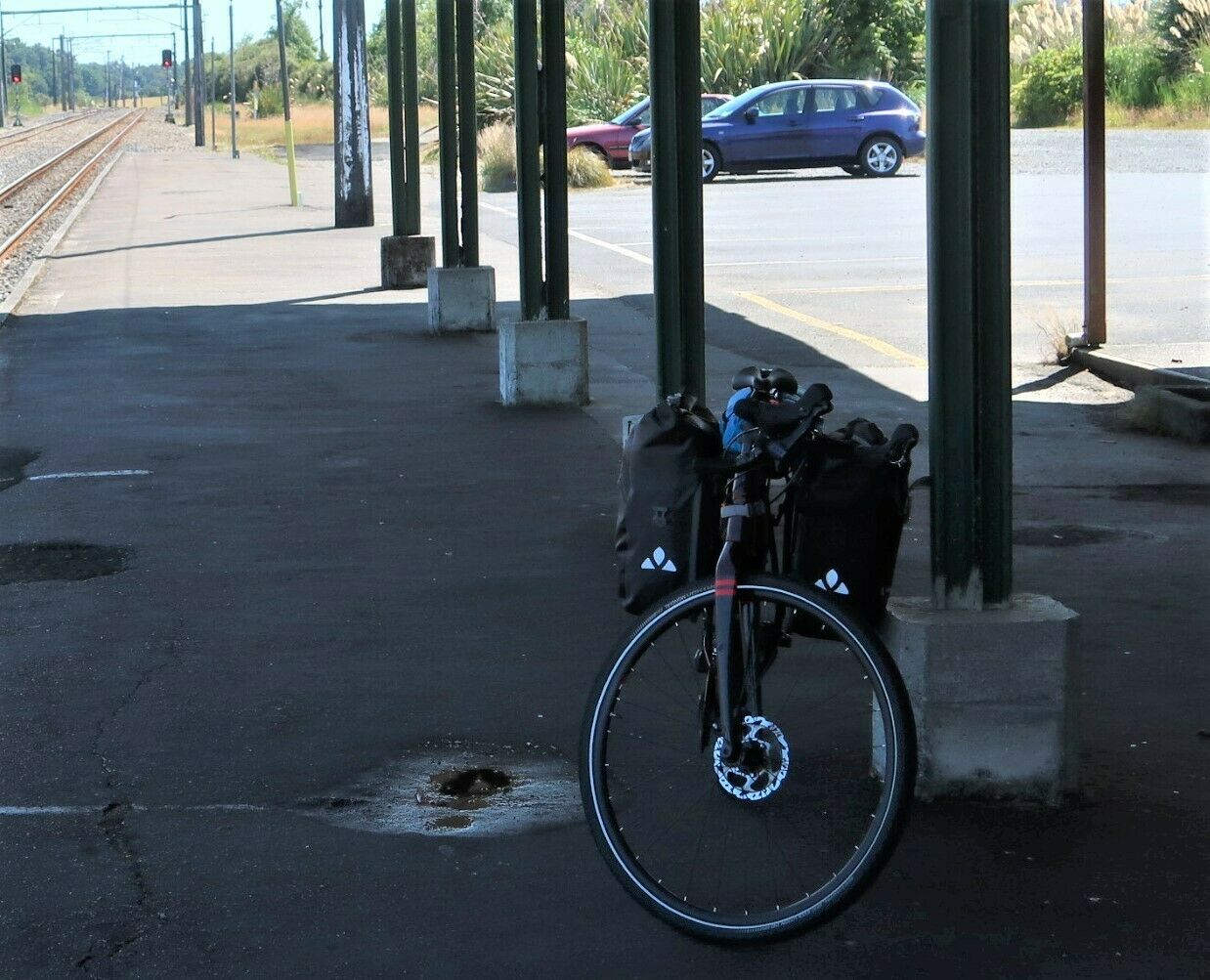 Trek Checkpoint SL 5, Shimano PD8140 Pedals, Schwalbe Mondial Touring Tires - Fresh Stock Dated December 2025