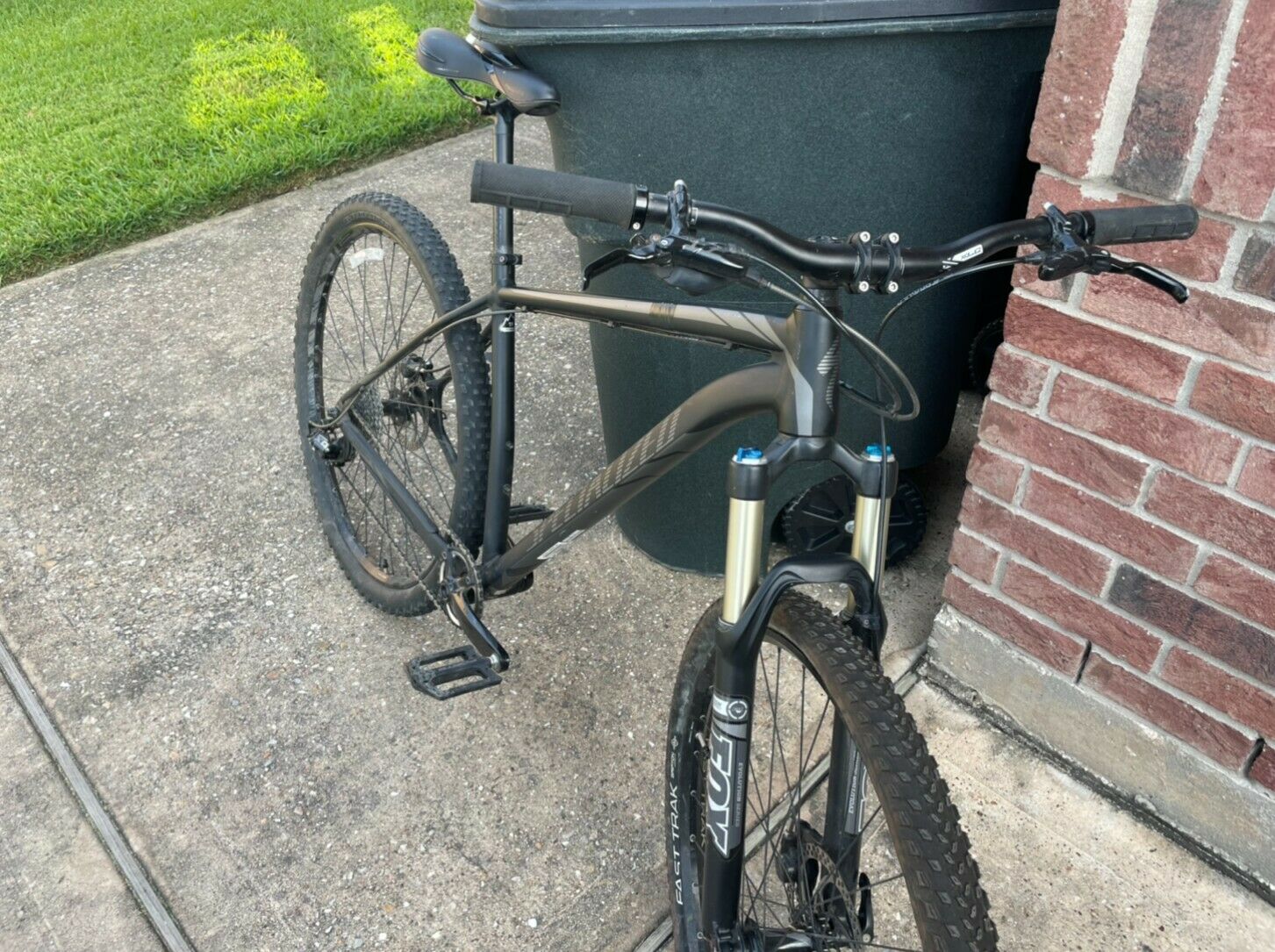 Specialized - Stumpjumper Evo - Fresh Stock Dated December 2025