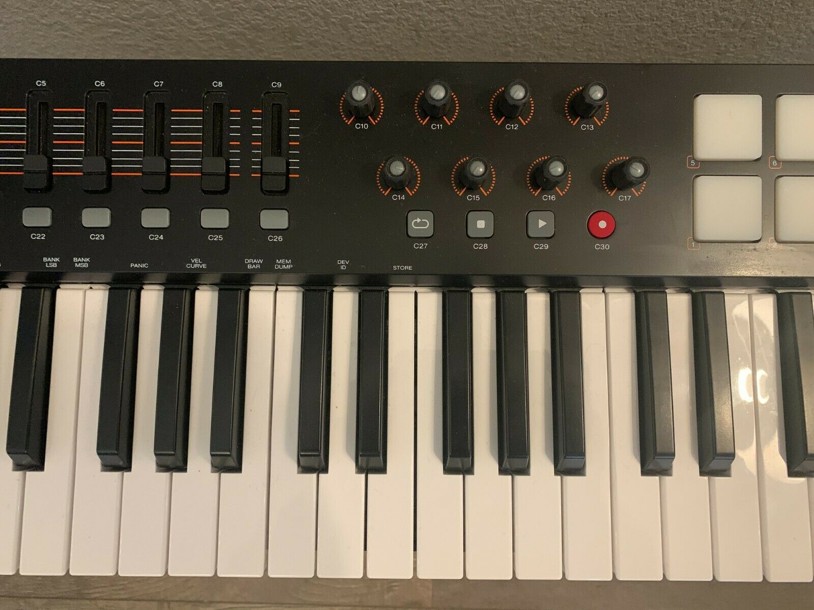 M-AUDIO OXYGEN 61 - Fresh Stock Dated December 2025