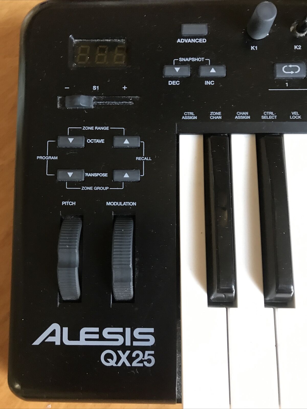 Alesis QX25 USB MIDI Digital Keyboard Controller Interface w/ Drum Pads - Fresh Stock Dated December 2025