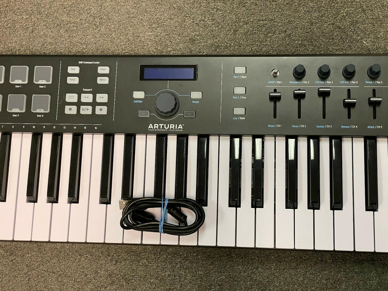 ARTURIA KEYLAB ESSENTIAL 61 MIDI KEYBOARD CONTROLLER GREAT USED CONDITION - Fresh Stock Dated December 2025