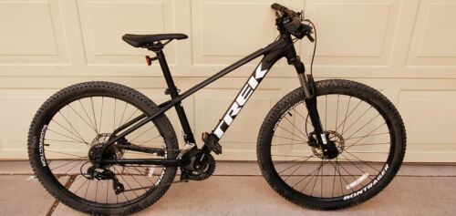 🔥Trek Marlin 5 Small Mountain Bike in New Condition! 27.5 Wheels & Disc Brks!👍 - Fresh Stock Dated December 2025