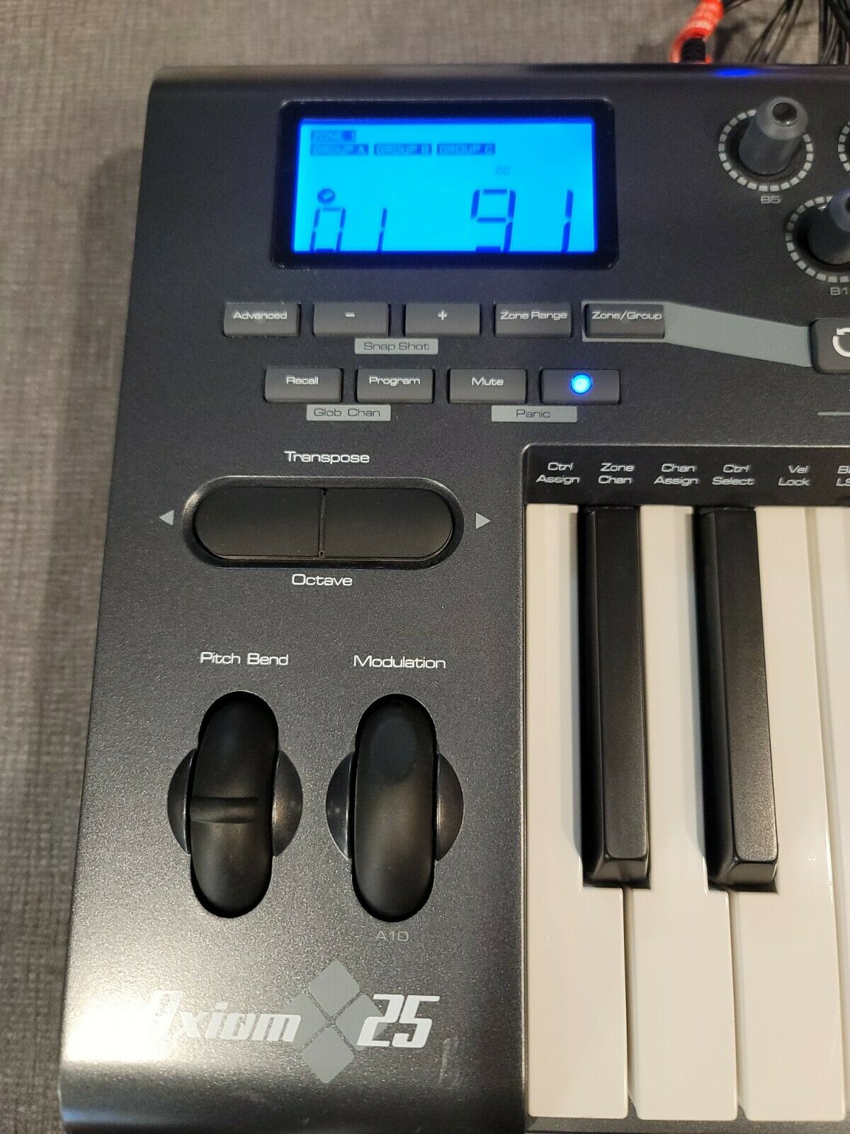 M-Audio Axiom 25 -- 25-key USB MIDI Controller Keyboard (No ac adapter) - Fresh Stock Dated December 2025